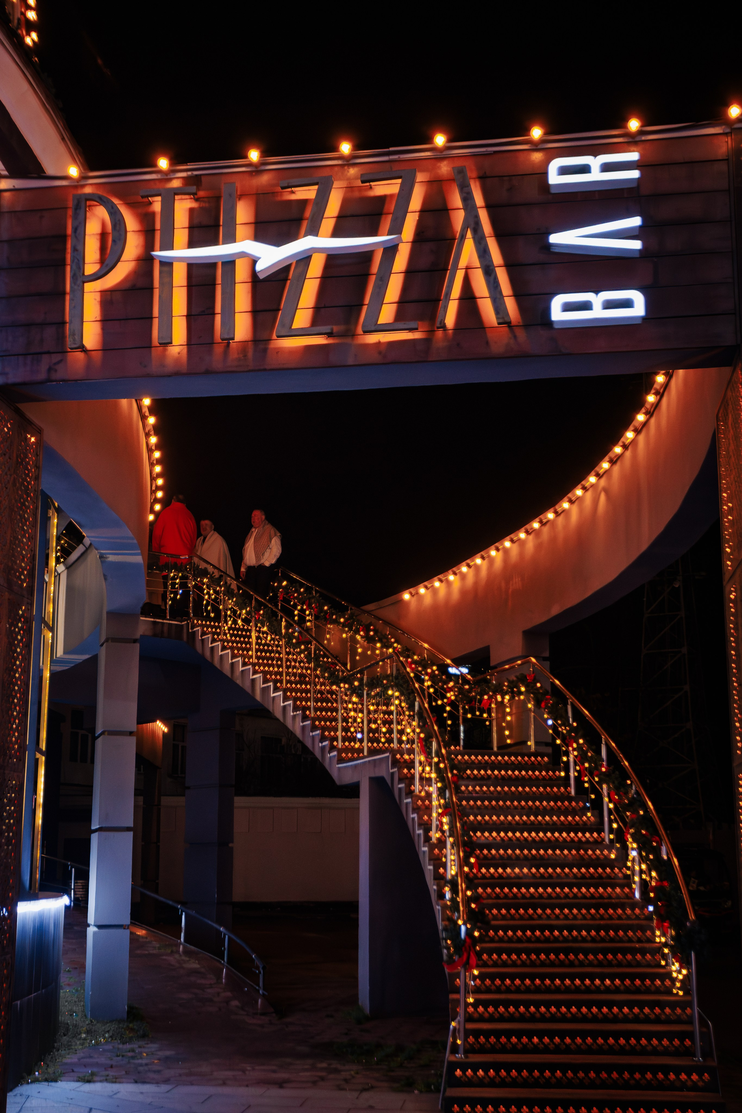 Новогодняя шоу-программа «MAGIC TIME» в PTIZZA BAR_Ялта_31.12.2025. Аминов Руслан | Фотограф