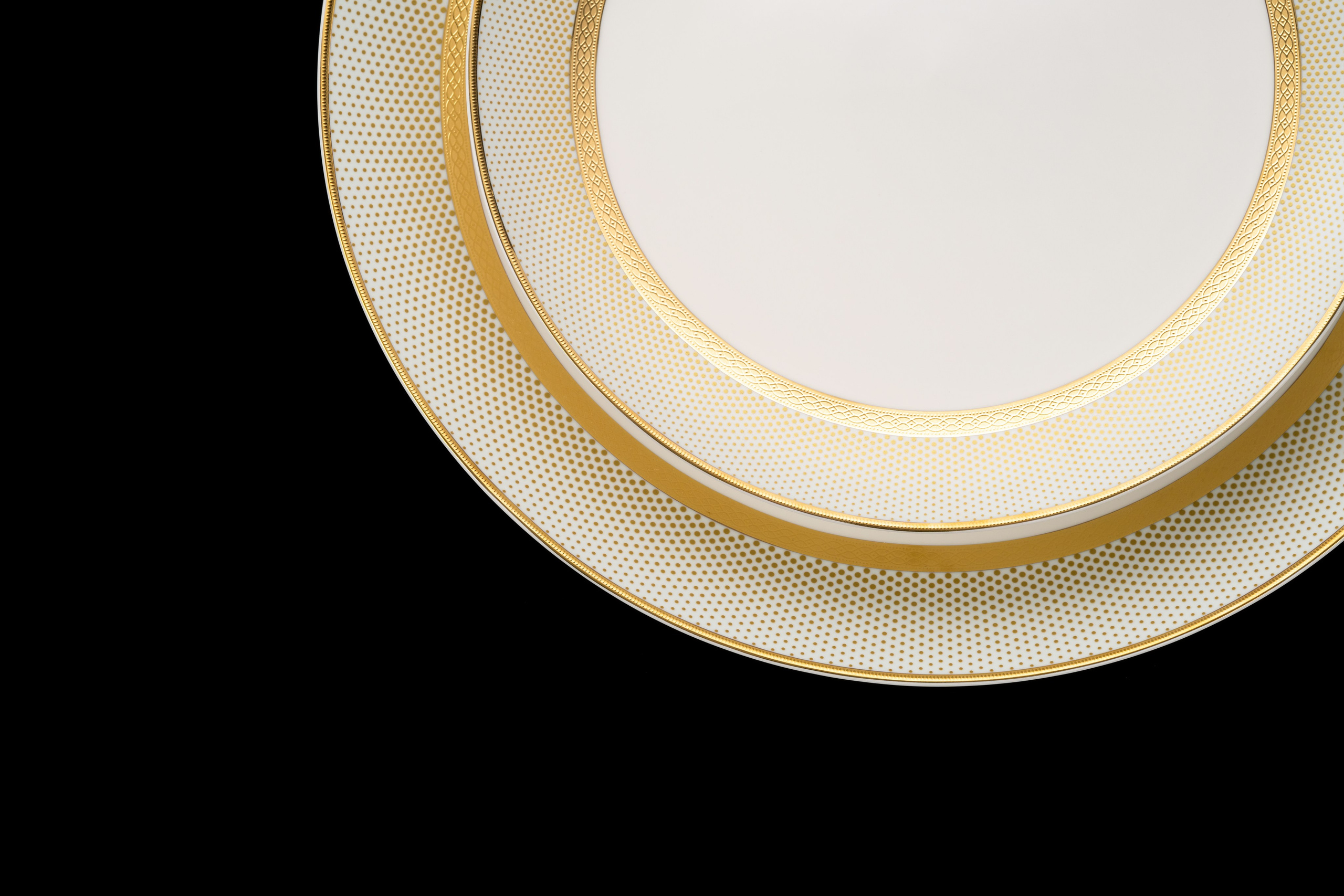 сервировка Waseela тарелки и чашка красный орнамент предметная съёмка посуды фото для сайта фотосъёмка в Алматы Ринат Каримов