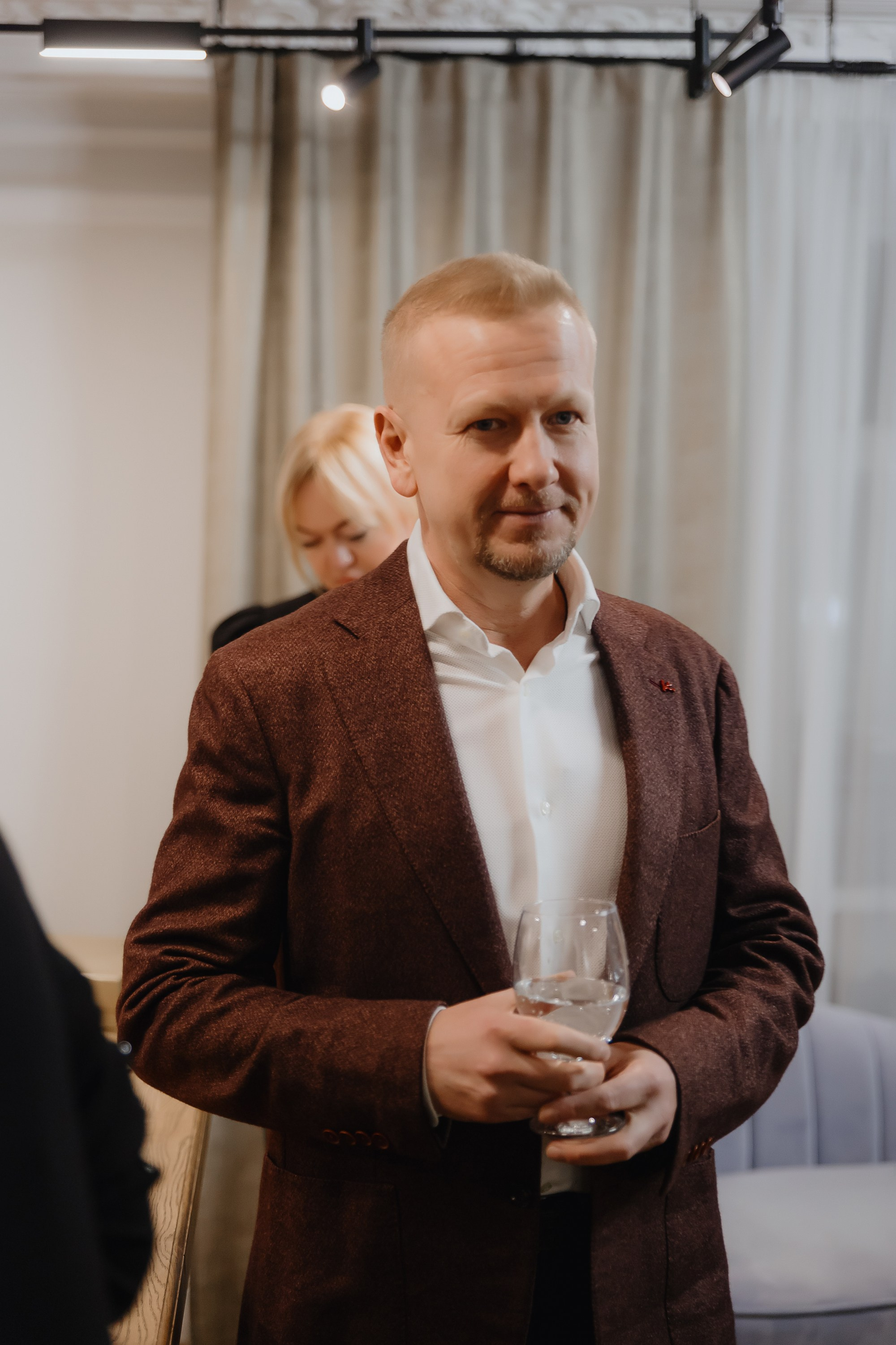 Открытие нового пространства интерьерного салона L. DECO в феврале 2025. L. Deco интерьерный салон. Краски/обои/лепной декор