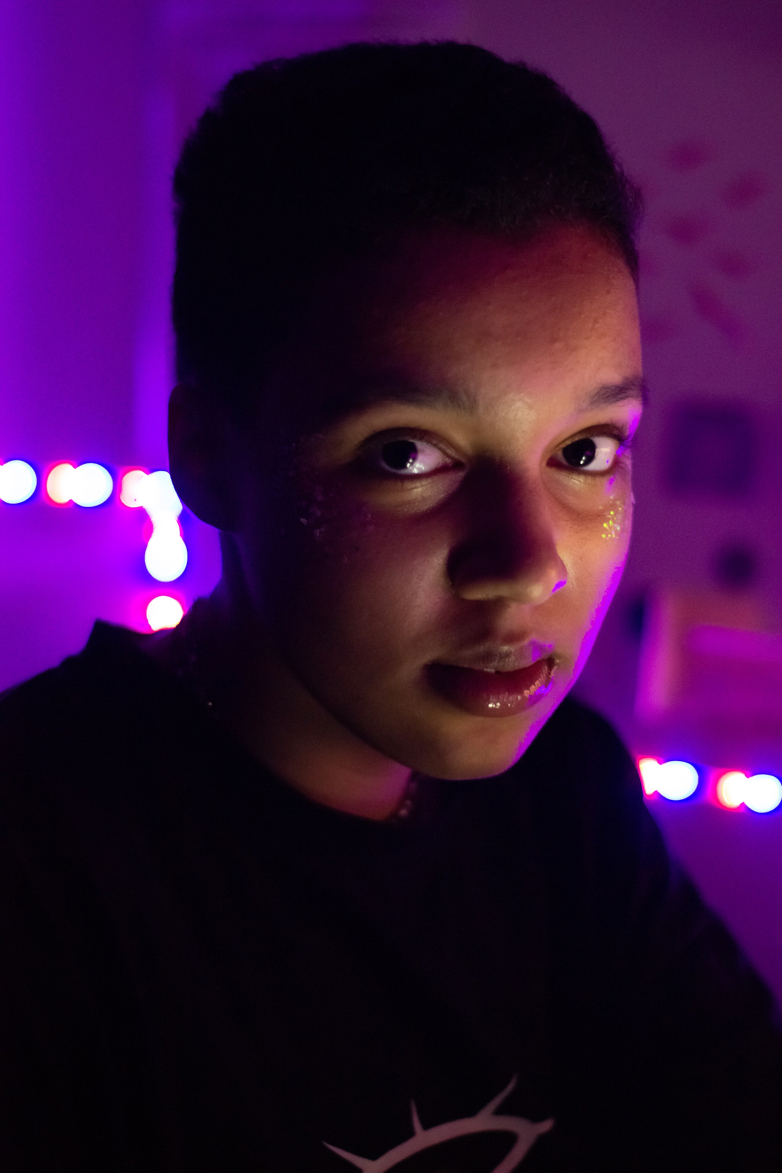 Эстер в неоне. Фотограф и видеограф в Москве Анна Матюхина