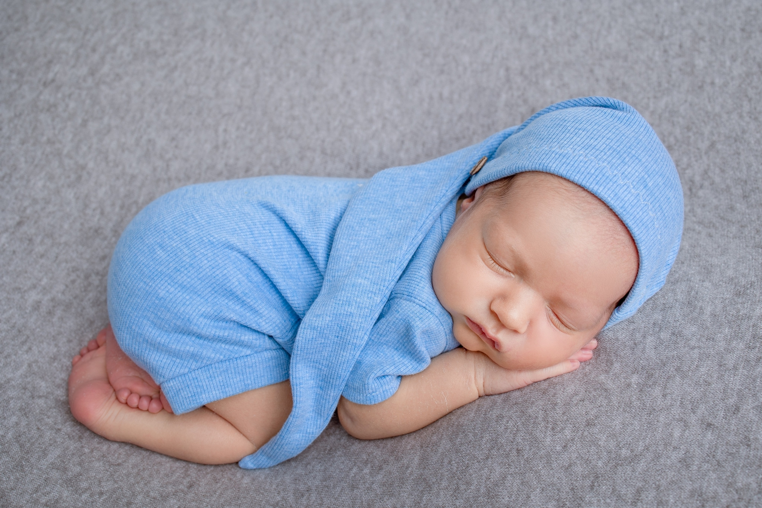 Нежная и милая фотосессия первых дней жизни Вашего ребенка в Минске. Фотограф новорождённых Минск — стоимость newborn фотосессии в Минске