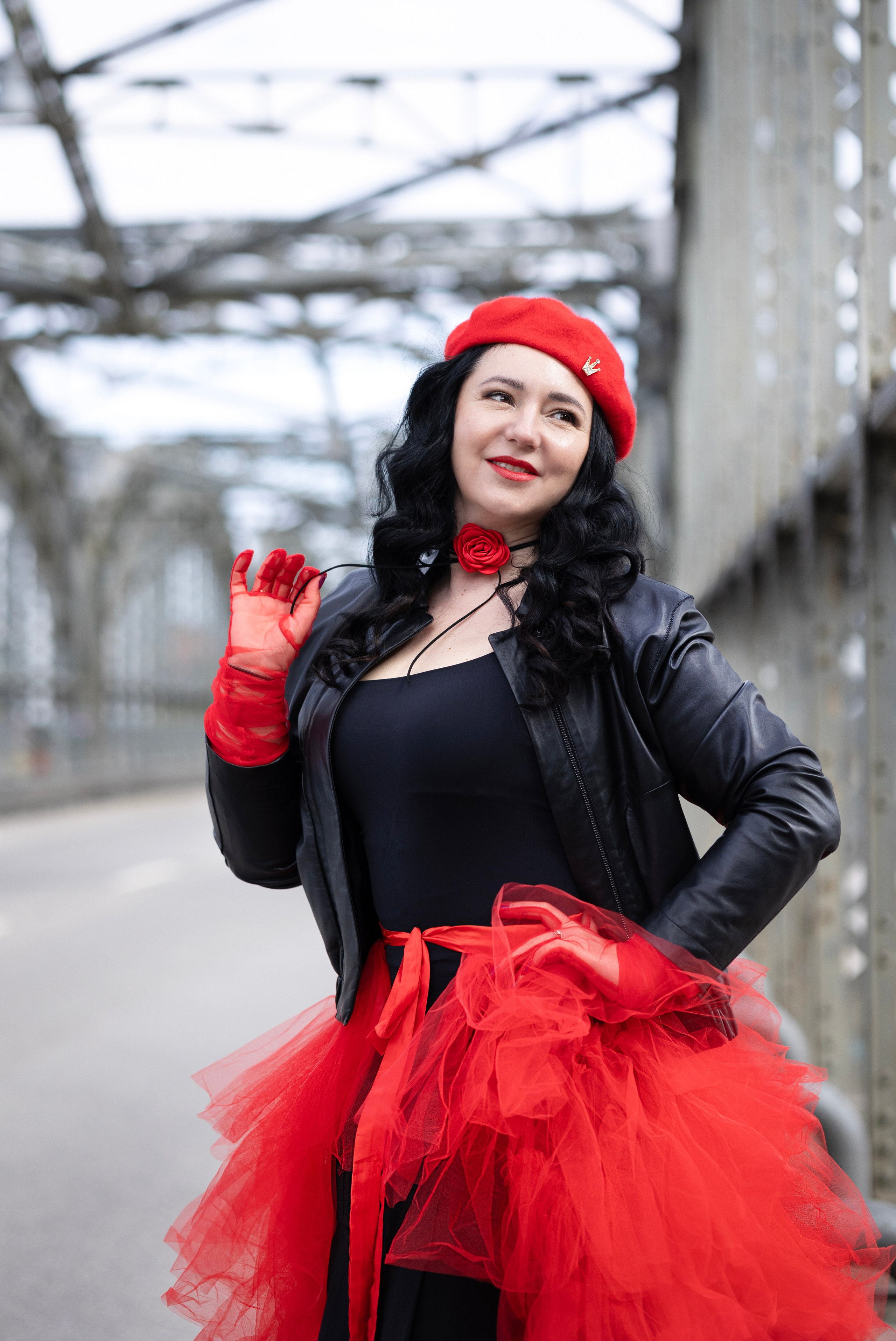 Balloons and red skirt. Photographer in Munich