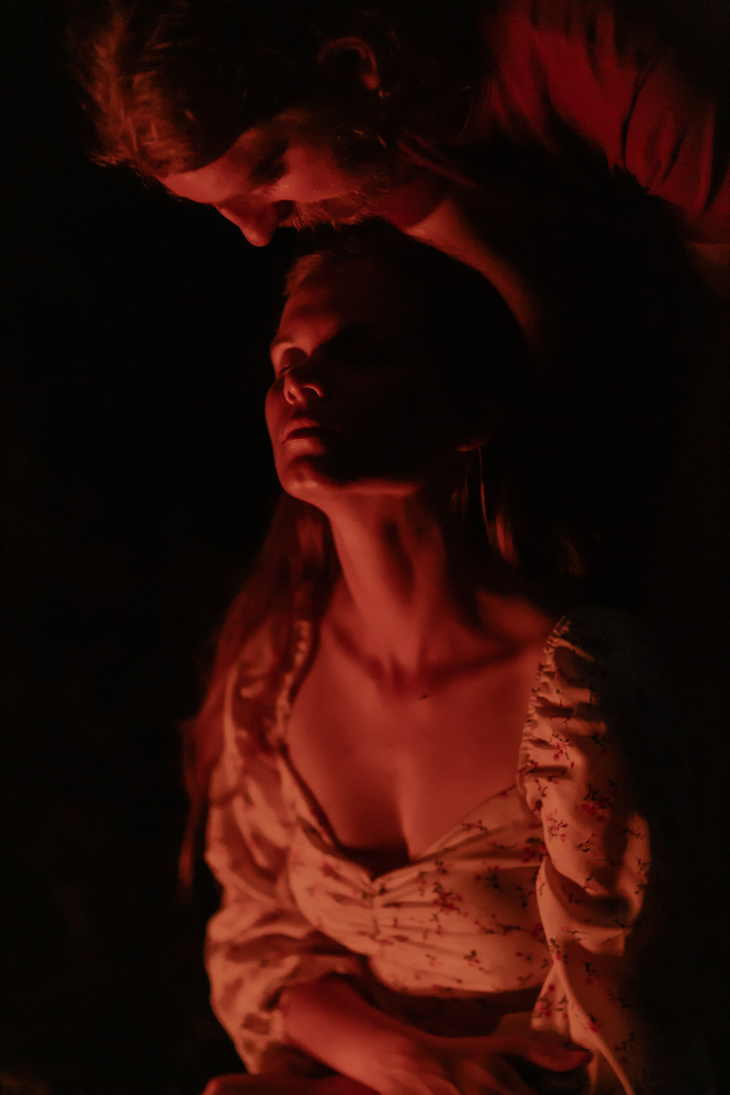 Атмосферная съемка Маши и Лёши в лесу наедине с природой. Свадебный и репортажный фотограф в Ярославле и Санкт-Петербурге Роман Микрюков