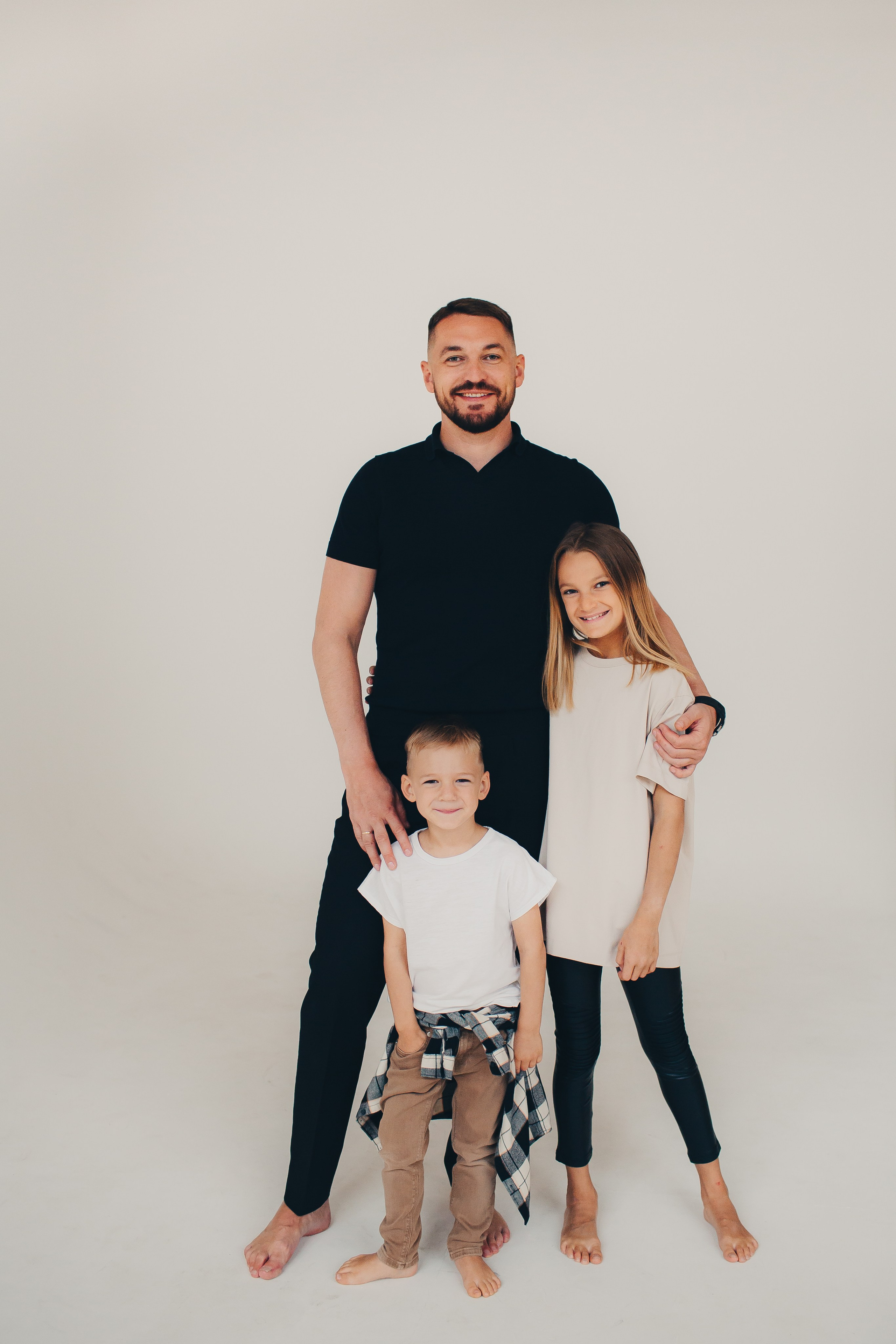 Семейная съёмка на белом фоне. Фотограф Евгения Мальцева, Архангельск