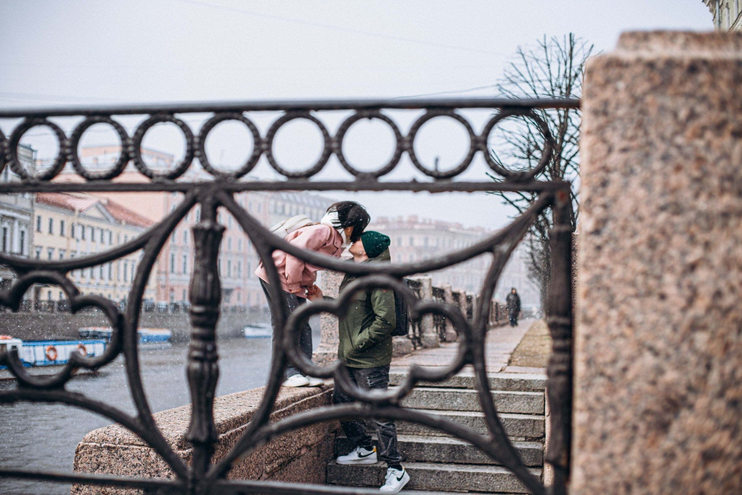 Максим и Катерина в мае. Фотопрогулка в Петербурге. Индивидуальный и семейный фотограф в Санкт-Петербурге