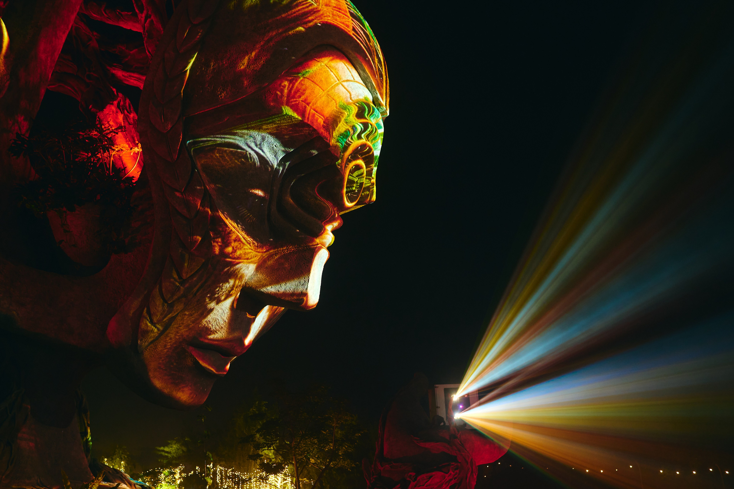 NuanuNight. See the moment and catche. commercial and reportage