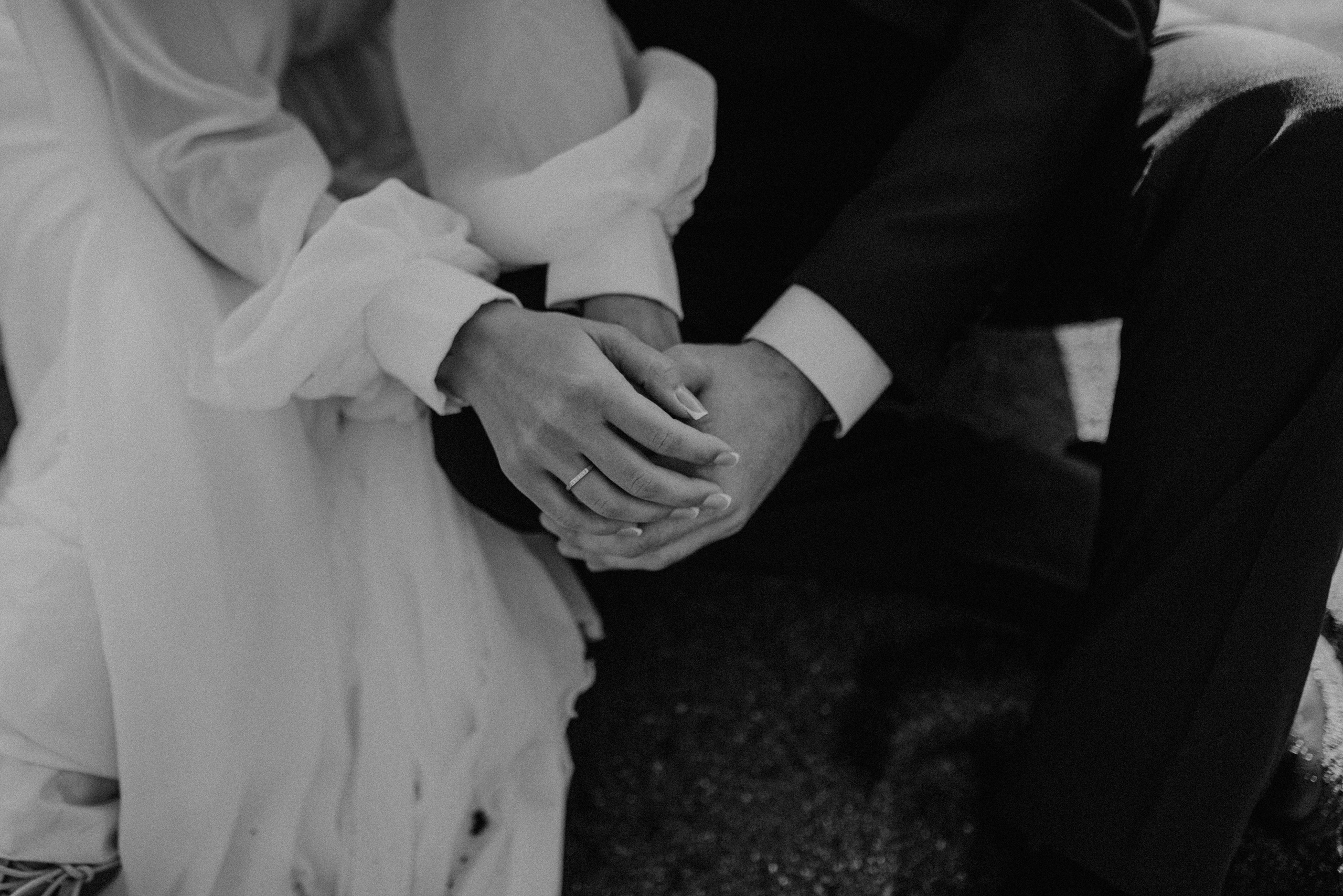 Вертолетный полет Бухта Жировая. Свадебное фото и видео на Камчатке. Туристические маршруты