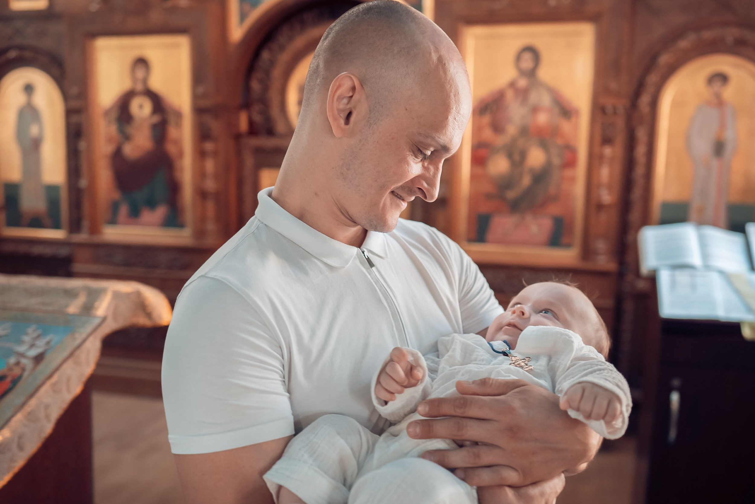 Крещение в храме святого Феодора Ушакова Севастополь. Фотограф церковных Таинств Луганск