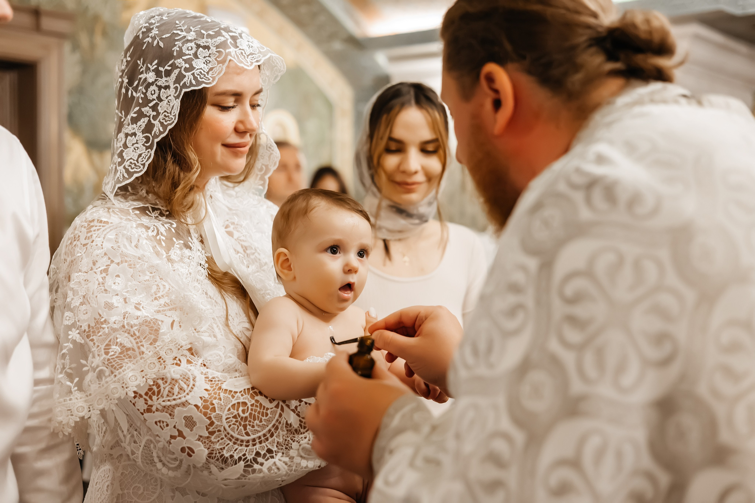 Крещение Ярославы в Сретенском монастыре. Фотограф на крещение и венчание Москва  Надежда Баланина