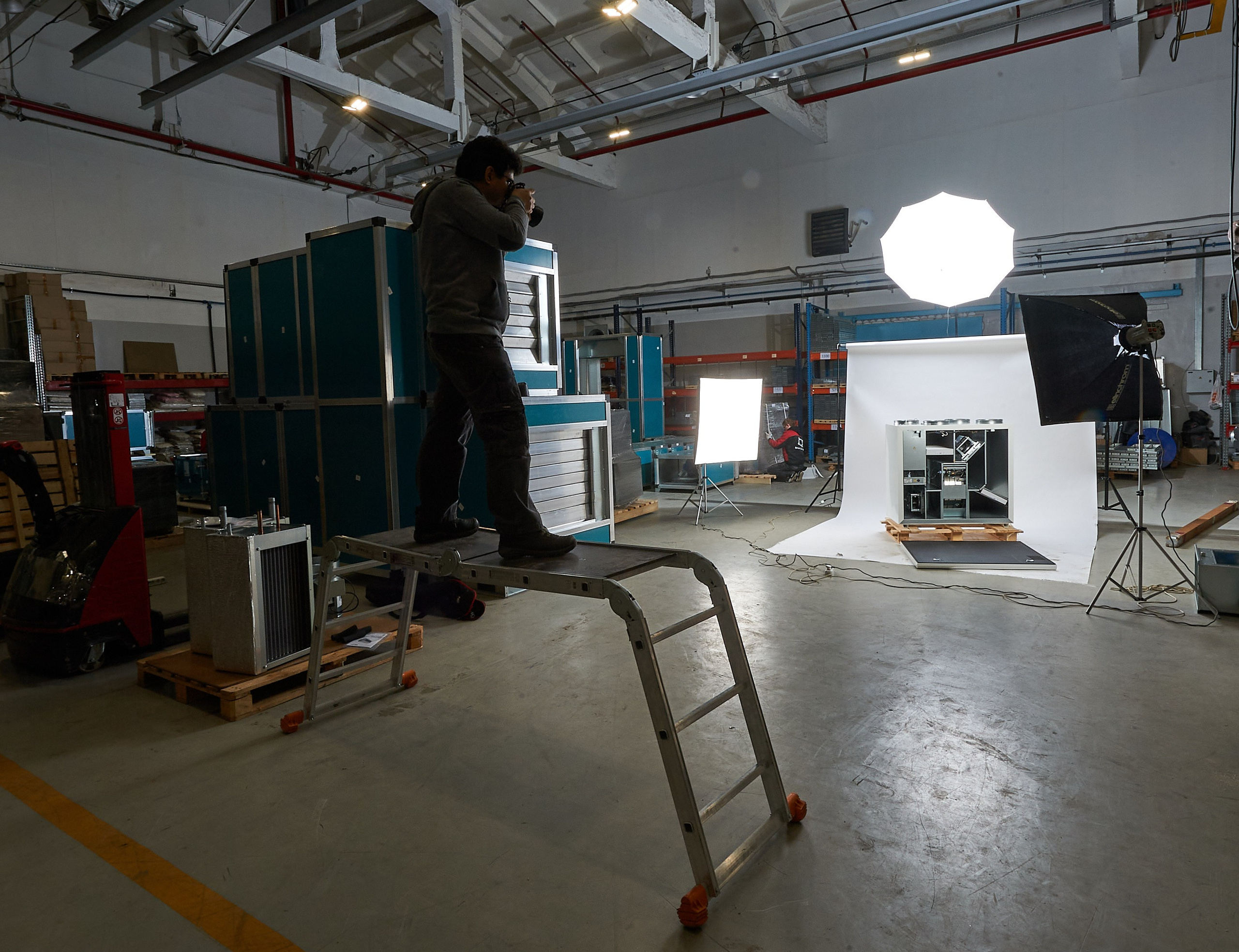 BACKSTAGE. Www.apowerstudio.com