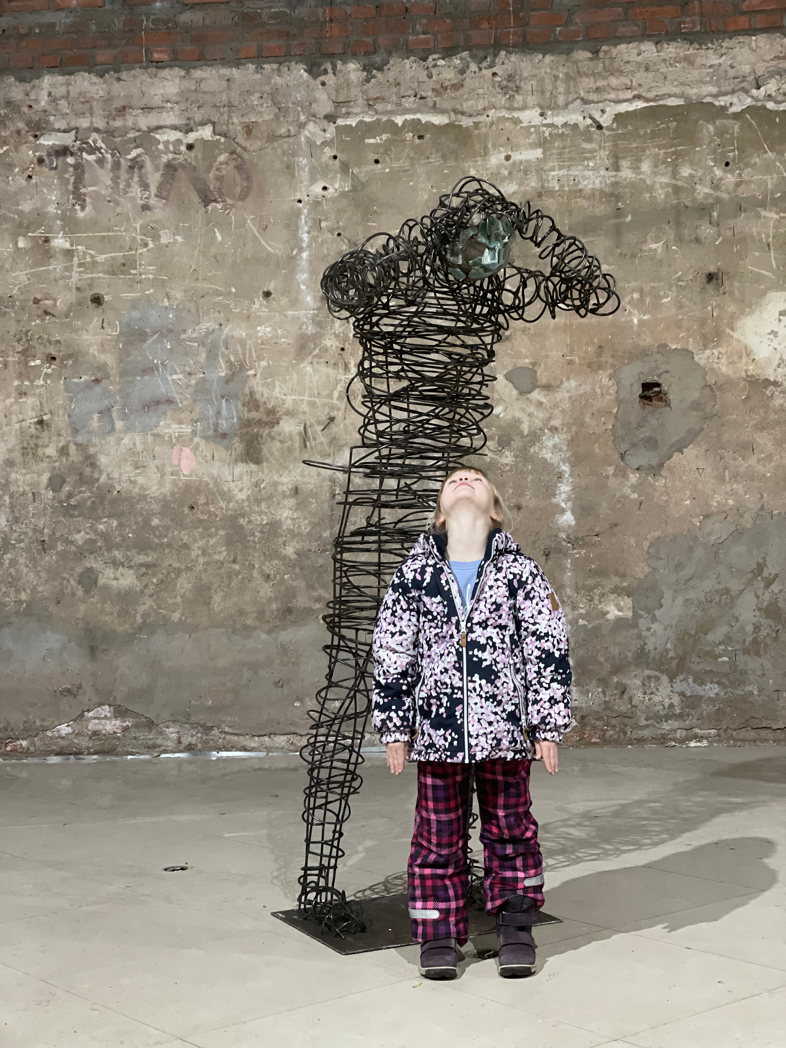 Подглядывающий _2021-2024. Художник — скульптор Антонина Фатхуллина