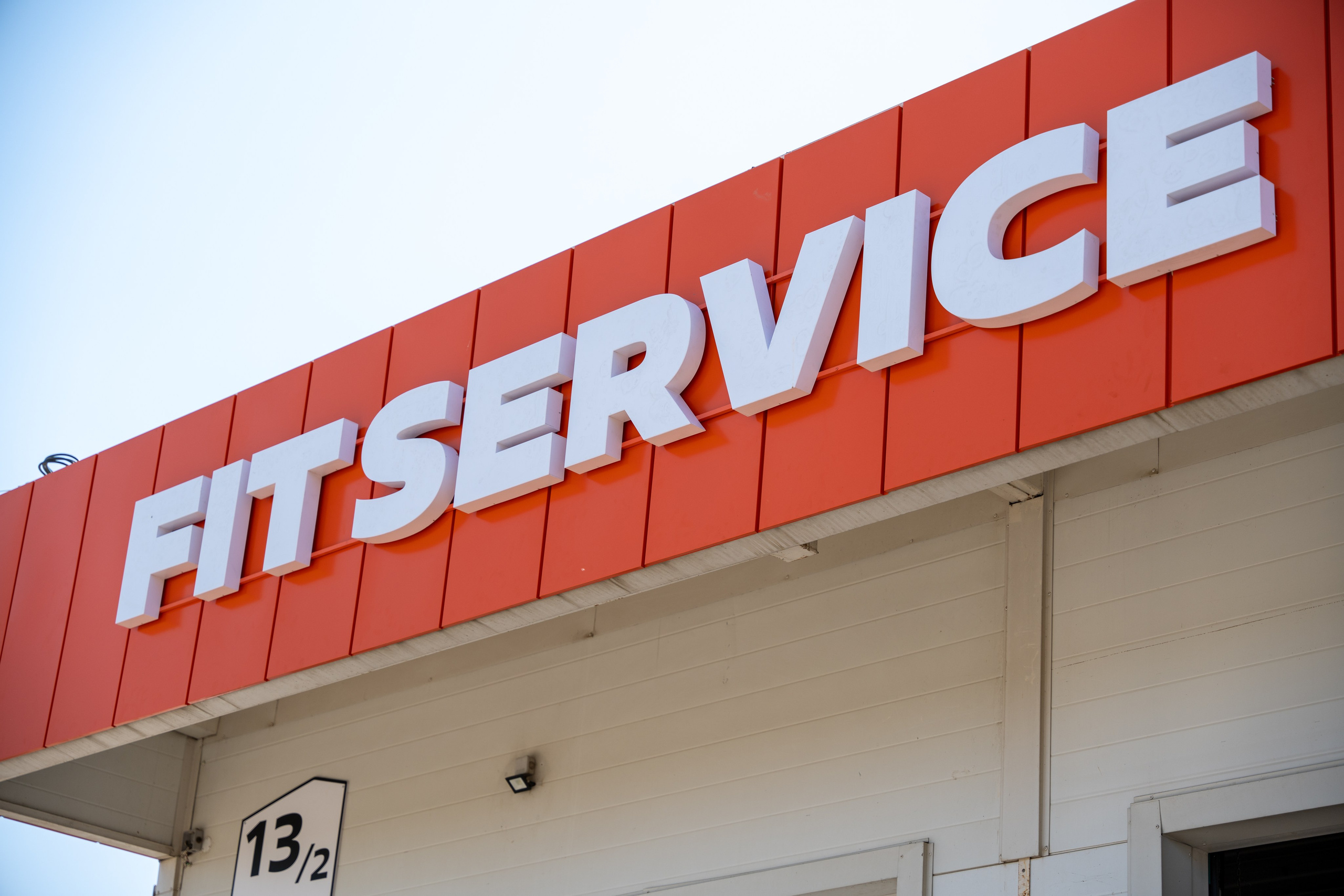 Интерьерная фотосъемка автосервиса Fit Service в Краснодаре — сеть СТО Профессиональная фотосъемка интерьера техцентра в Краснодаре. Шедевры для Вас! Фотограф и Видеограф в Краснодаре Пахиев Руслан