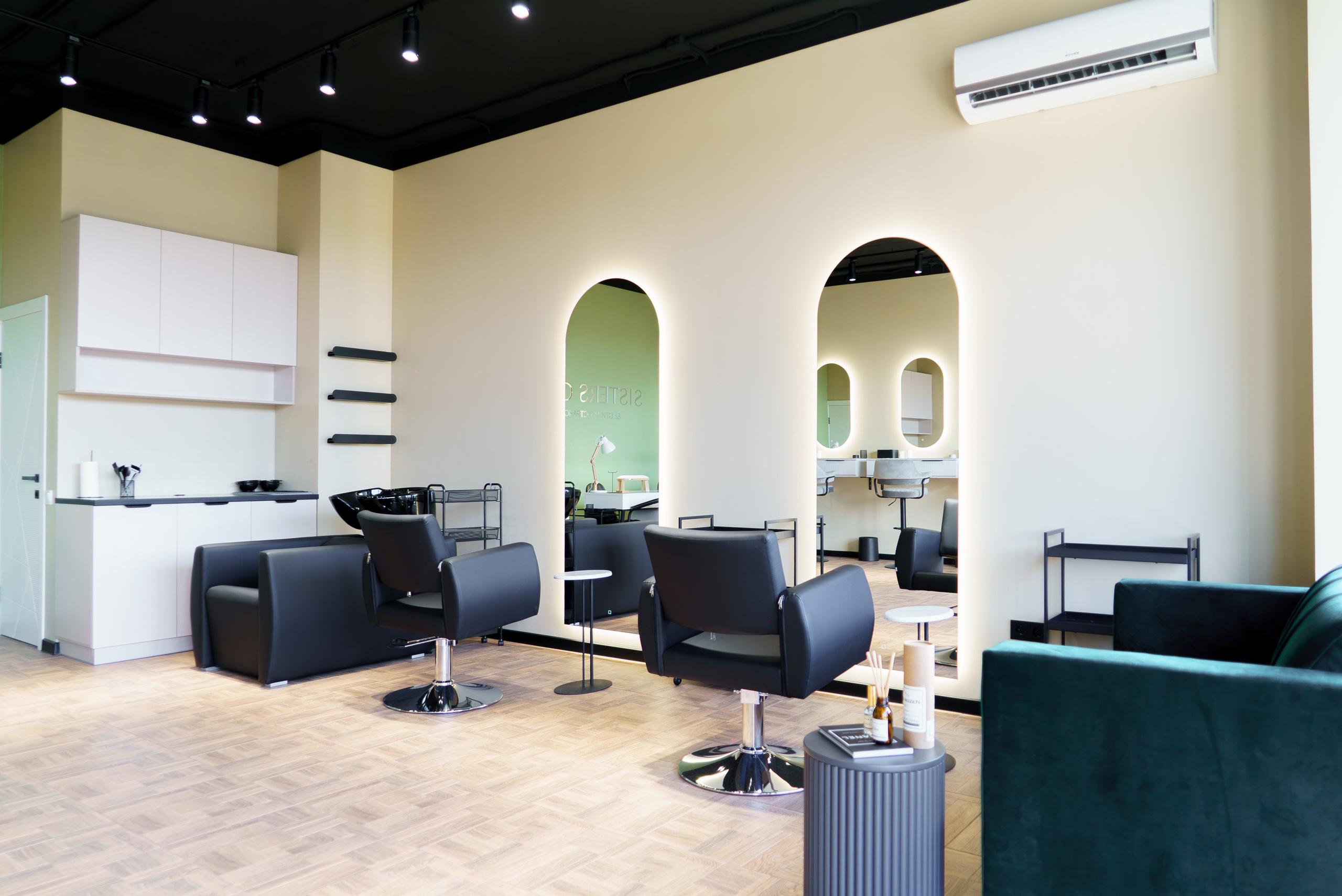 Профессиональная интерьерная фото и видео съемка студий красоты Яркая интерьерная фотосъемка для бьюти-коворкинга и студий. Шедевры для Вас! Фотограф и Видеограф в Краснодаре Пахиев Руслан