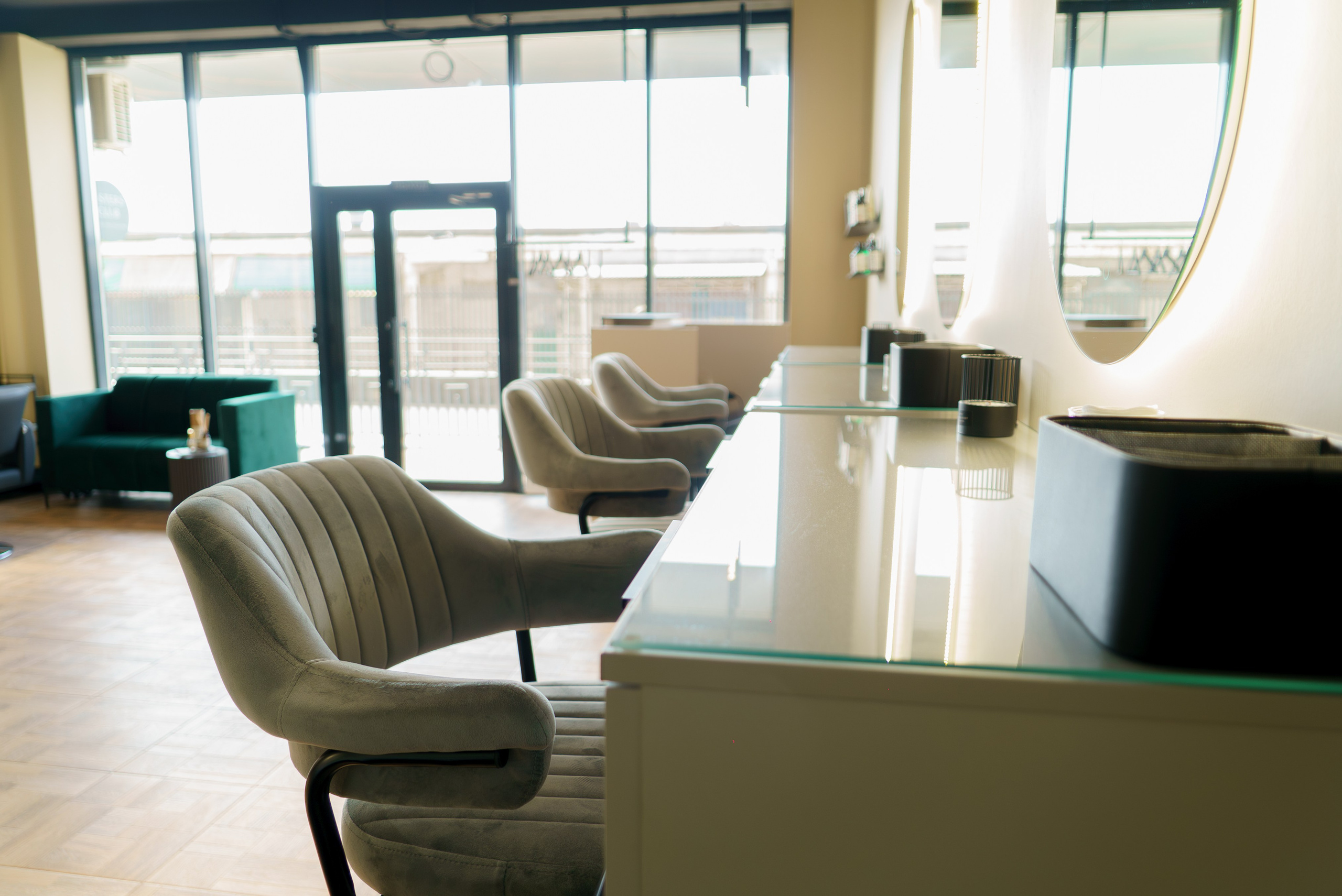 Профессиональная интерьерная фото и видео съемка студий красоты Яркая интерьерная фотосъемка для бьюти-коворкинга и студий. Шедевры для Вас! Фотограф и Видеограф в Краснодаре Пахиев Руслан