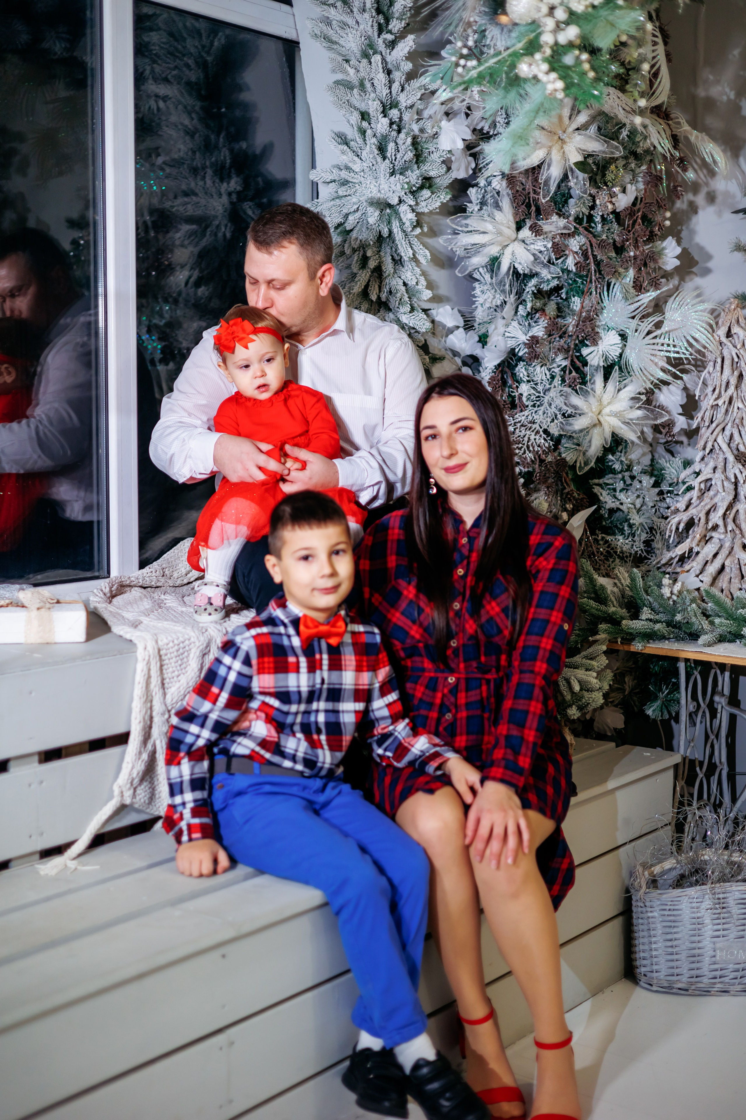 Юля с семьей Новый год 25. Свадебный и семейный фотограф в Армавире