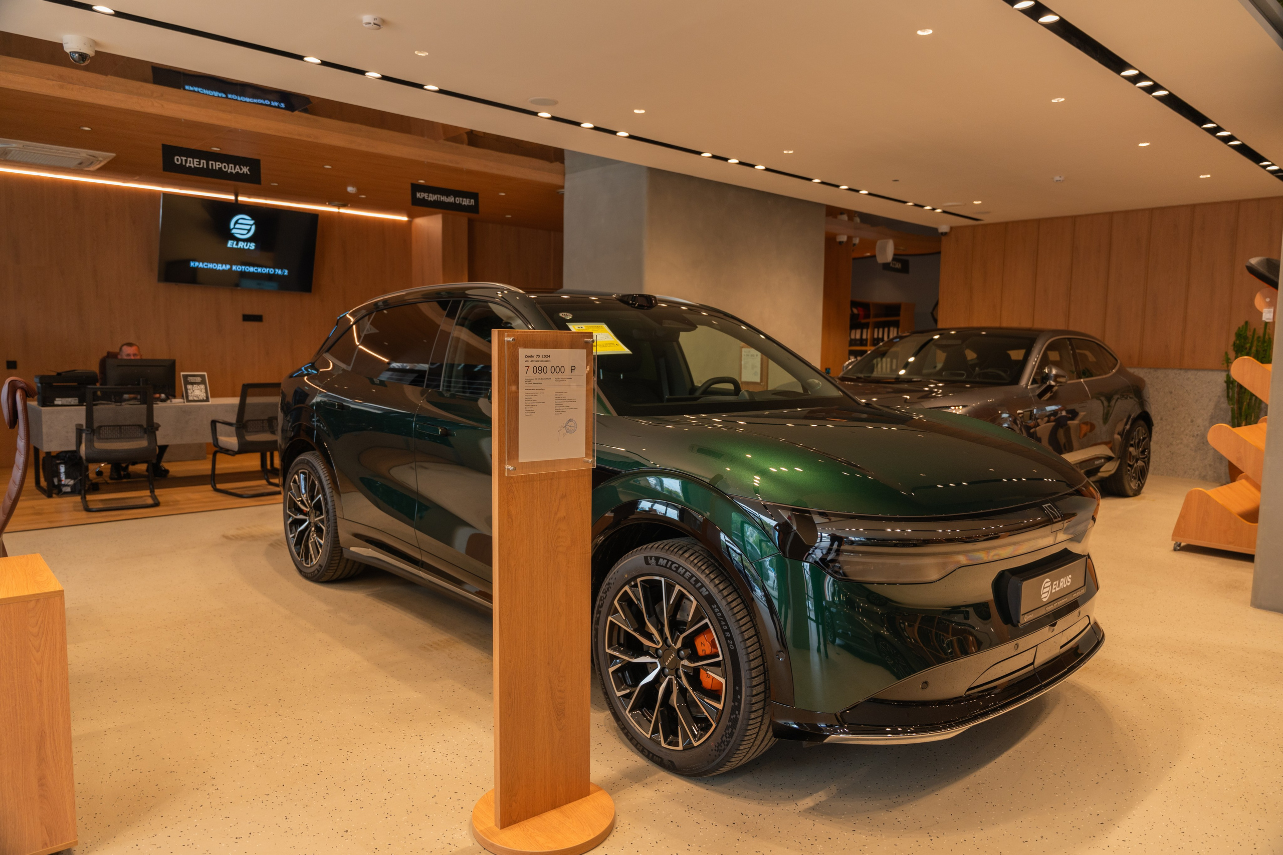 Интерьерная фотосъемка автосалона Elrus в Краснодаре. Zeekr, LiXiang Профессиональная фотосъемка интерьера премиум-автосалона в Краснодаре. Шедевры для Вас! Фотограф и Видеограф в Краснодаре Пахиев Руслан