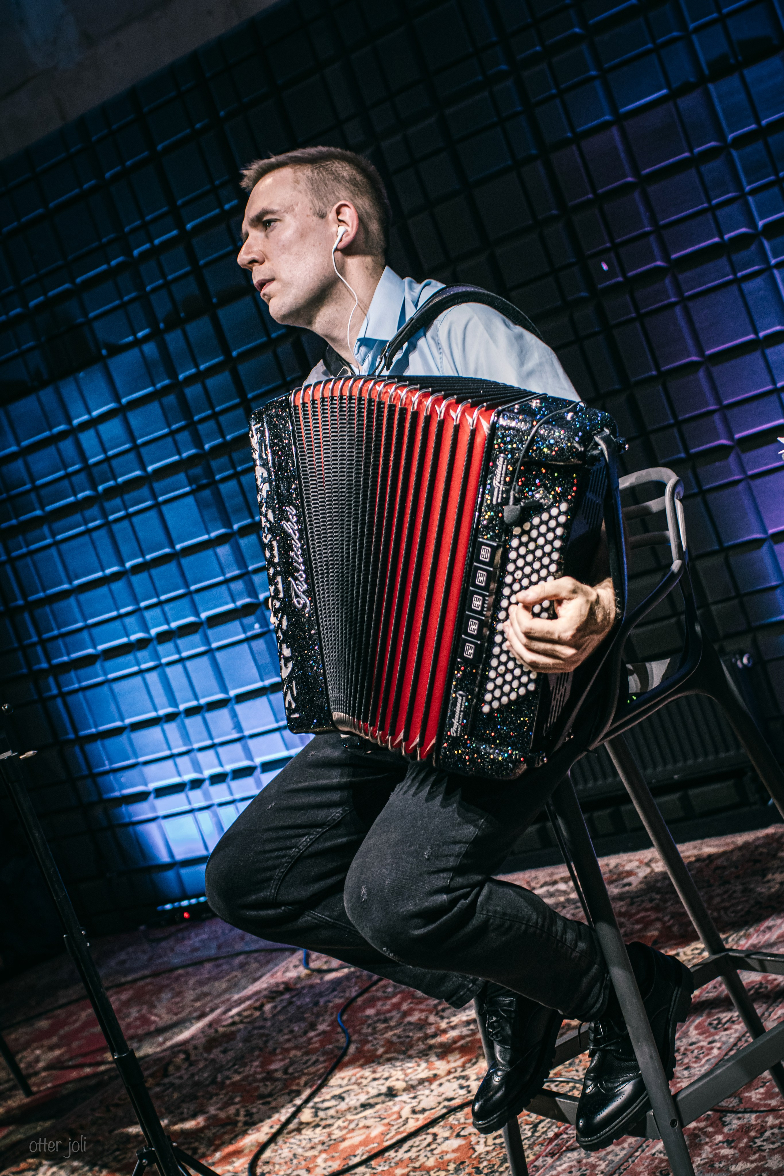 STREET ACCORDION. Концертный репортёр Валерия Сафина