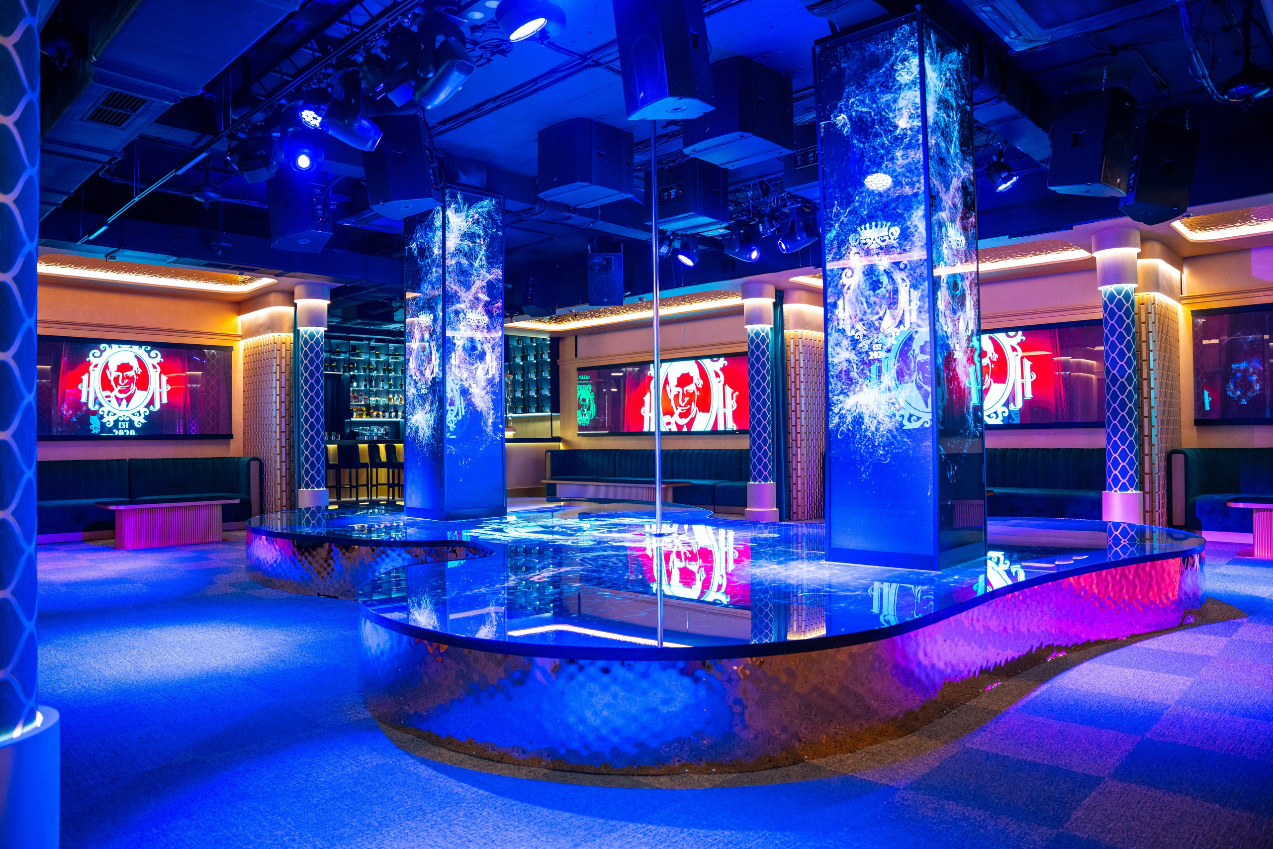 Фотосъемка интерьера стриптиз-клуба Hefner — элитный клуб Краснодара. Интерьерная фотосъемка клуба Hefner в Краснодаре — профессионально. Шедевры для Вас! Фотограф и Видеограф в Краснодаре Пахиев Руслан