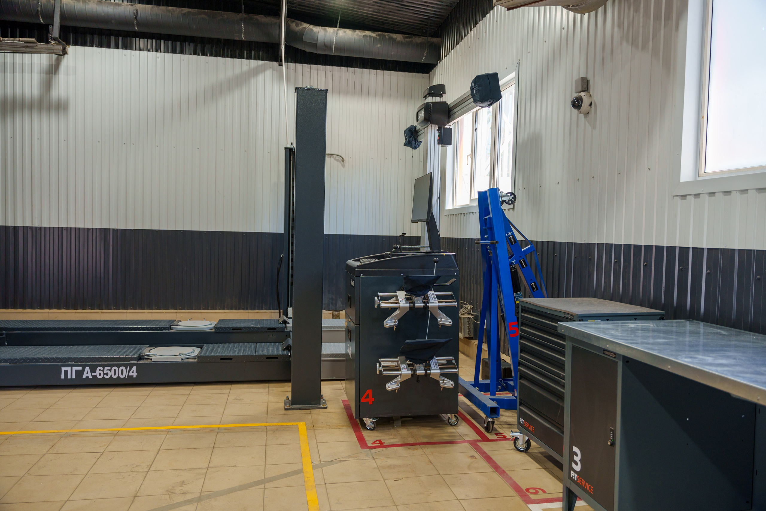 Интерьерная фотосъемка автосервиса Fit Service в Краснодаре — Профессиональная фотосъемка интерьера техцентра в Краснодаресеть СТО. Шедевры для Вас! Фотограф и Видеограф в Краснодаре Пахиев Руслан