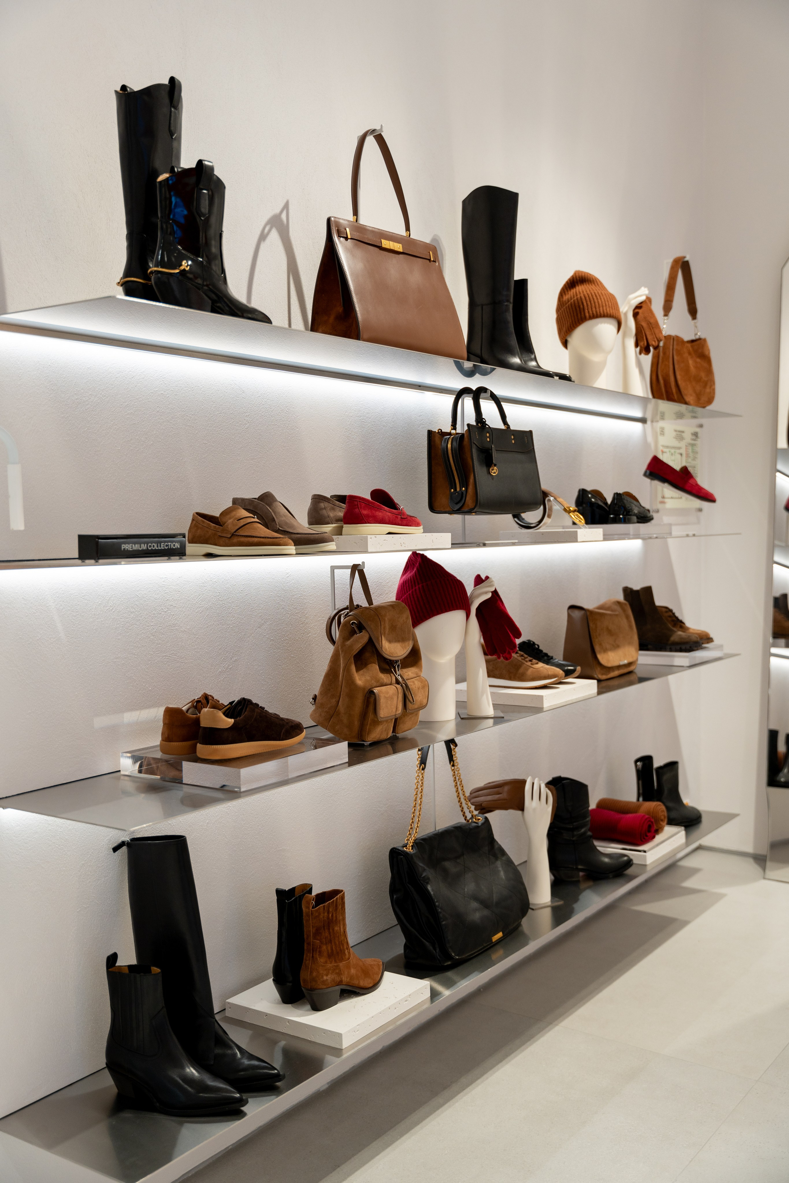 Интерьерная фотосъемка магазина Ekonika в Краснодаре — обувной бренд Профессиональная фотосъемка Ekonika — фирменный магазин в Краснодаре. Шедевры для Вас! Фотограф и Видеограф в Краснодаре Пахиев Руслан