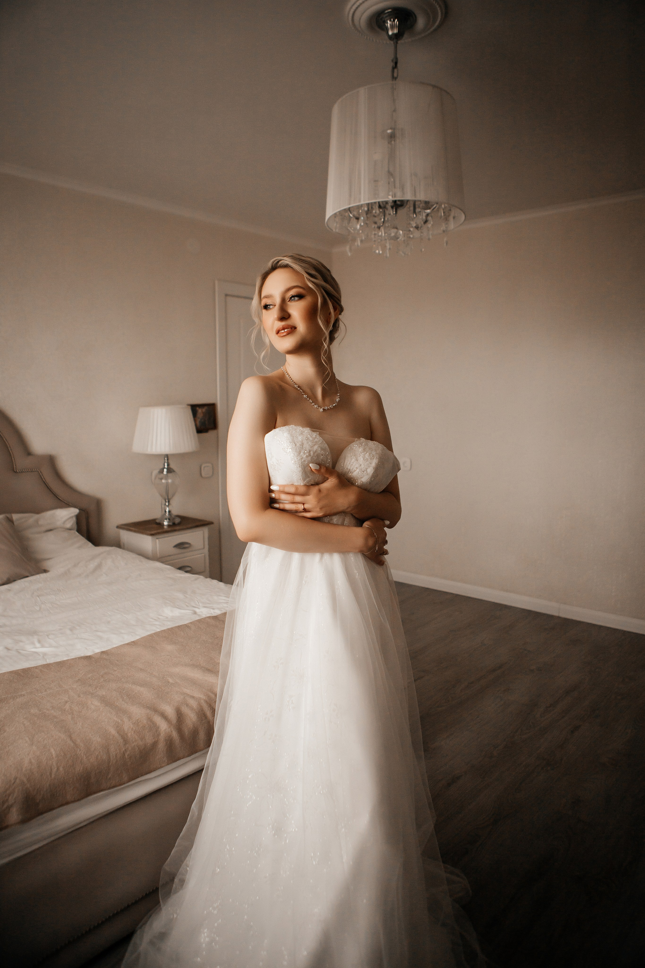 Евгения и Николай утренние сборы. Свадебный фотограф Виктория Чуйко Магнитогорск. Визуал для бизнеса