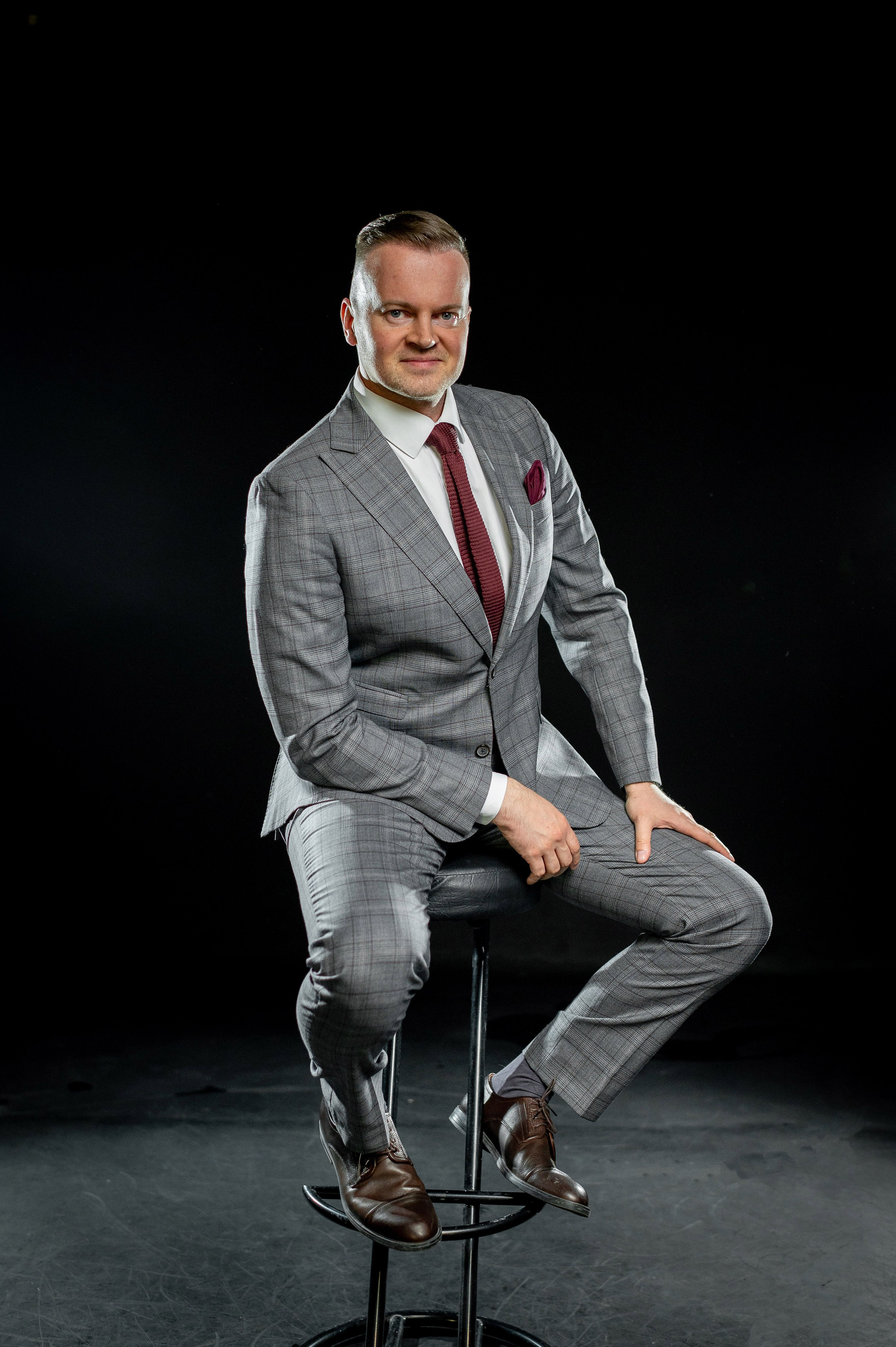 Ты можешь быть разным: деловой или взрывной. Портретный, семейный и свадебный фотограф в Санкт-Петербурге и в Пушкине Ширяев Денис