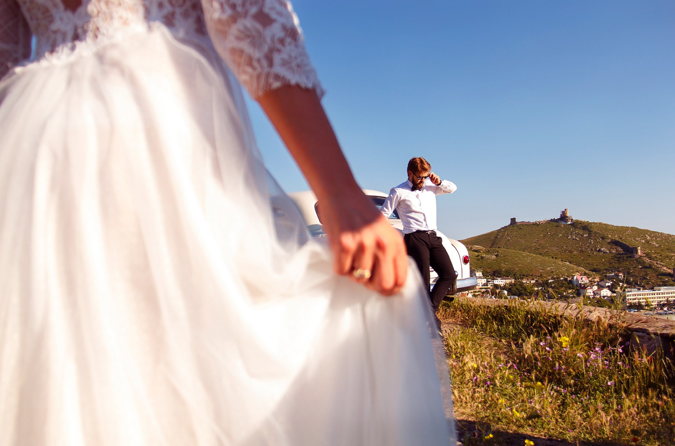 Свадебная фотосессия. Сборы в отеле. Свадебная фотосессия в Севастополе и Балаклаве. Фотограф Зайцева Надежда. Свадебный фотограф в Крыму. 