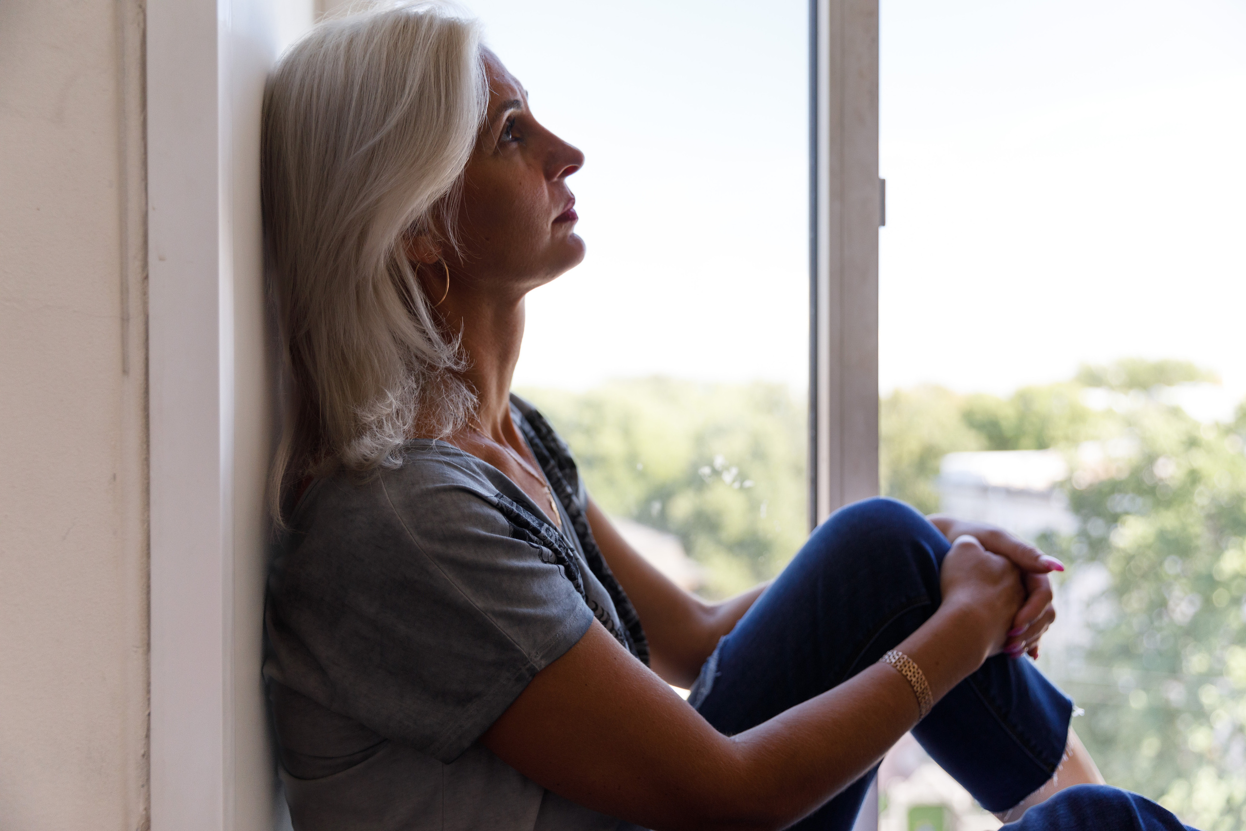 Питер парадная сидит девушка