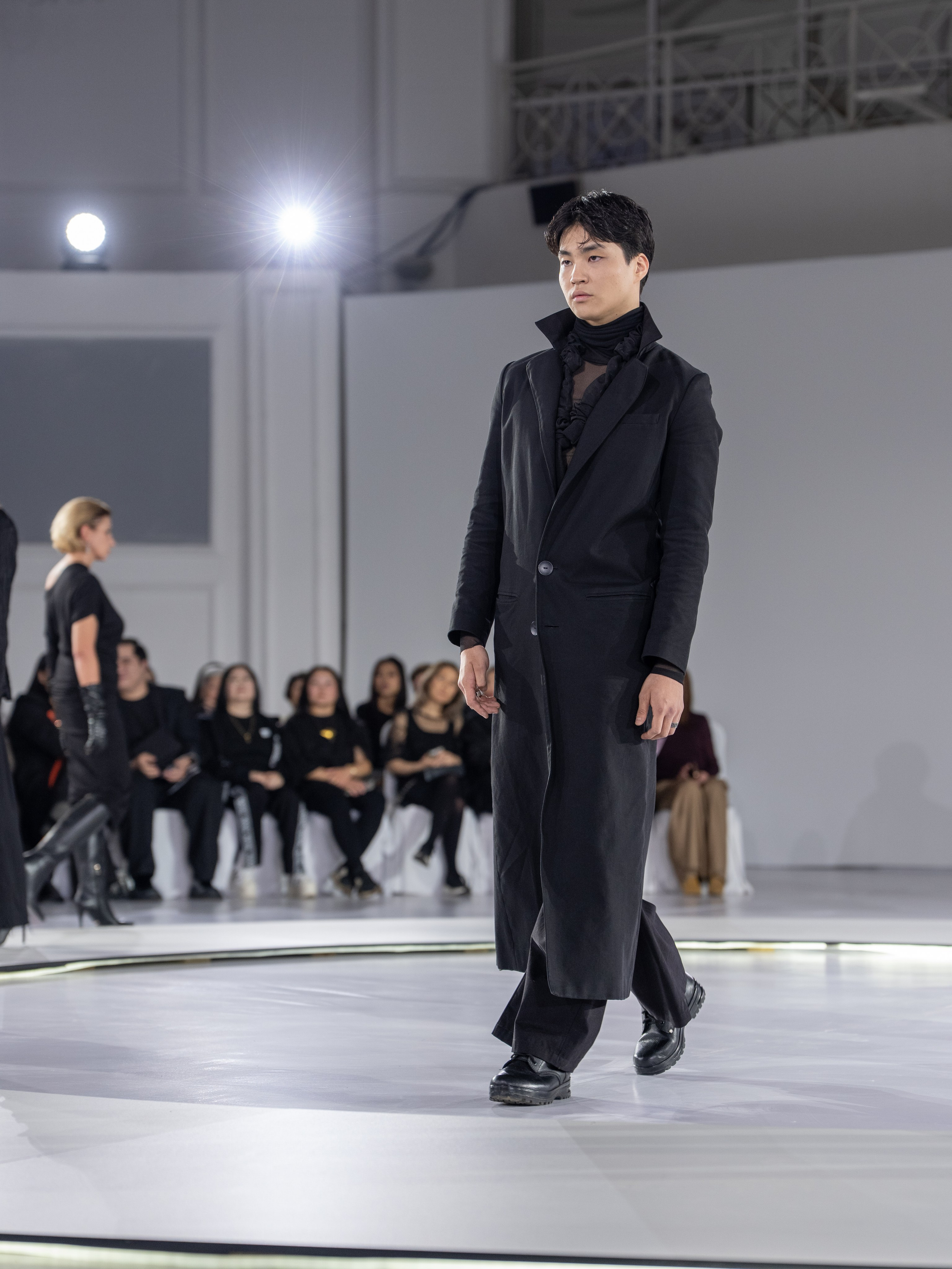 Дизайн DVALI. Сайт Алматинского НЮ АРТ, будуар и фэшн фотографа Дениса Карпенко