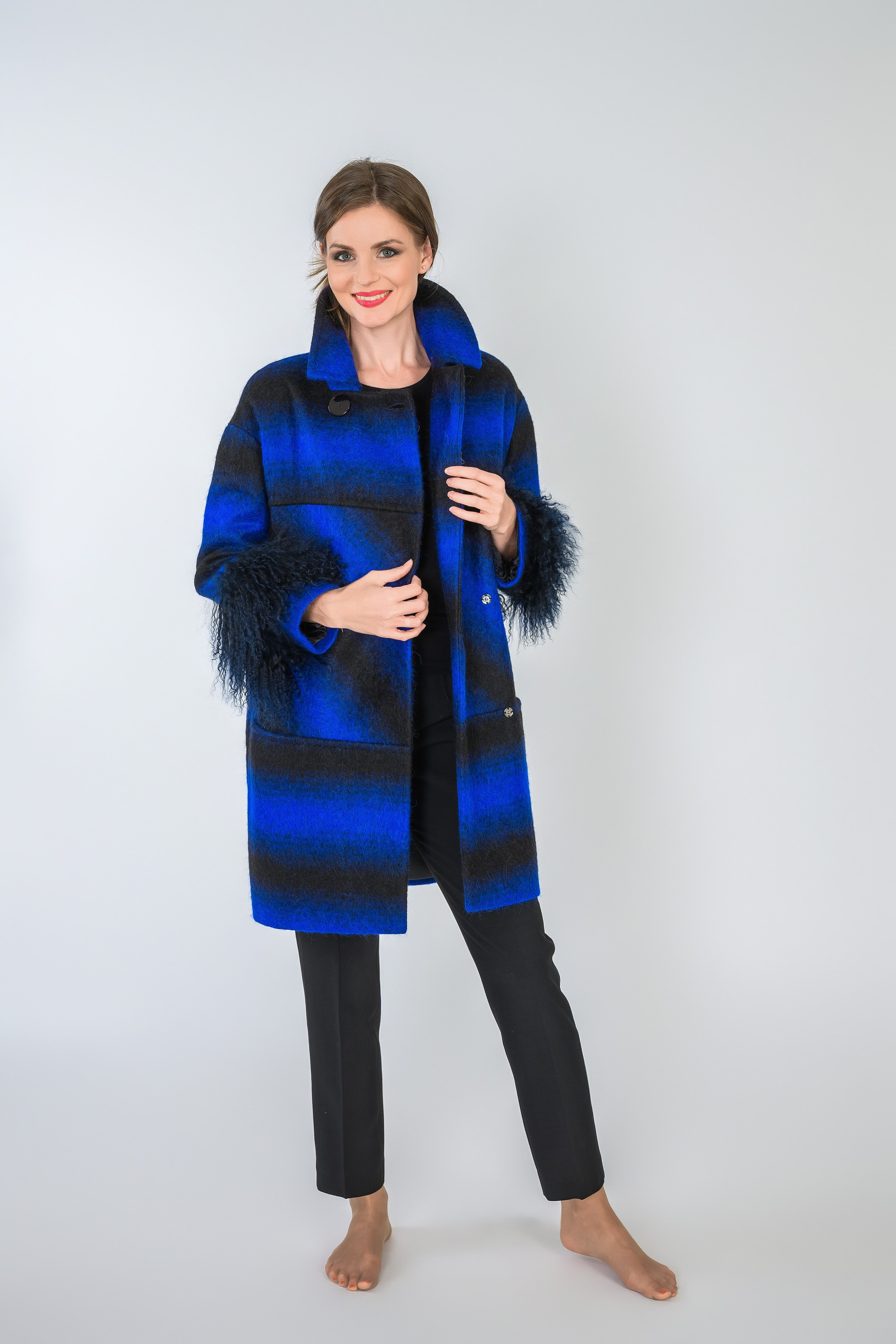 Фотосъёмка моделей на белом фоне с ретушью фото для рекламы.