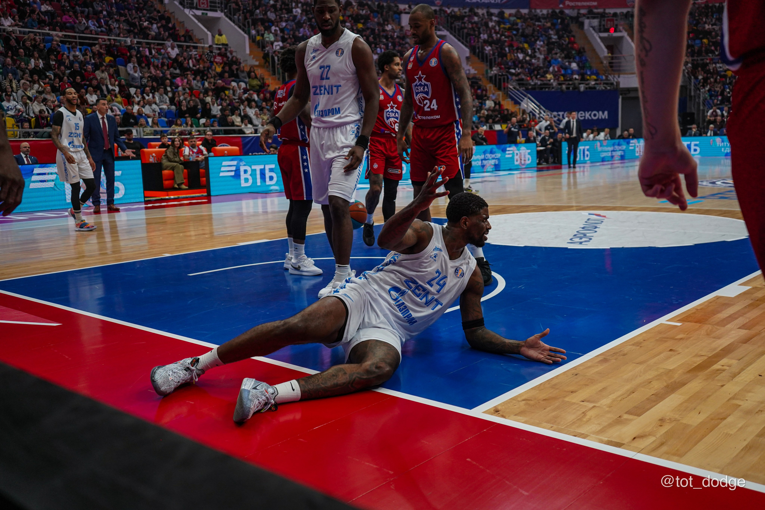Баскетбол. ЦСКА-Зенит (13.10.24). Автомобильный фотограф Шакая Кирилл