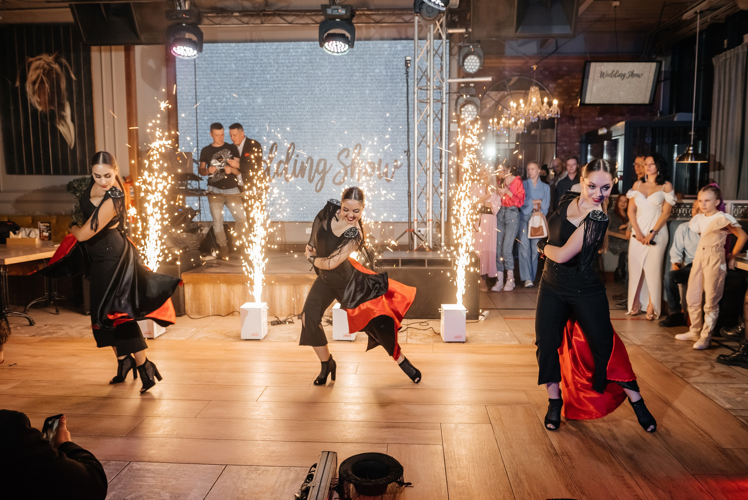 Выступления на банкетных площадках. Танцевальная шоу-группа «GRANAT»