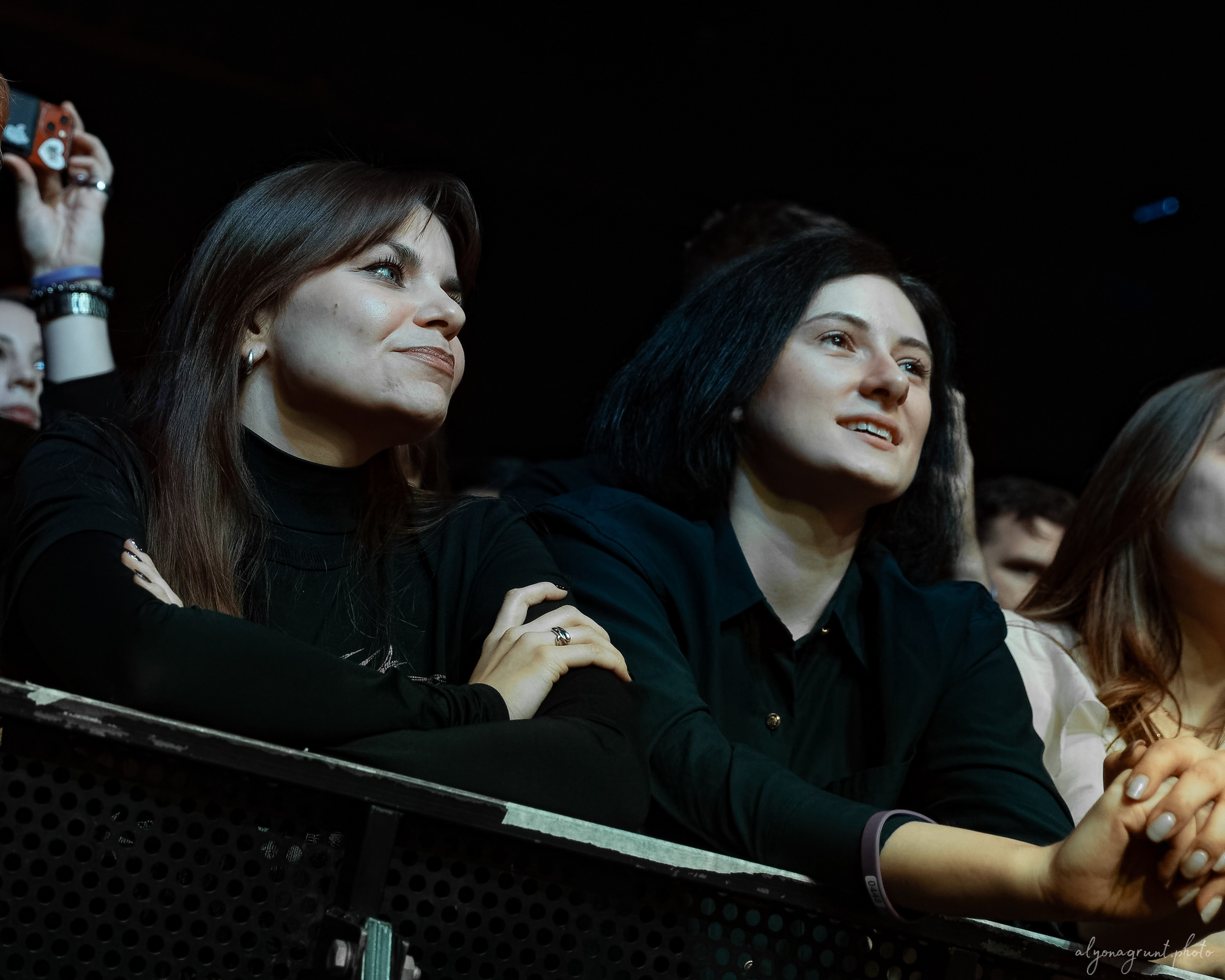 Багровый Фантомас, фоторепортаж, СПб, BASE, 14.12.2025. Алена Адрианова: фотограф в Санкт-Петербурге