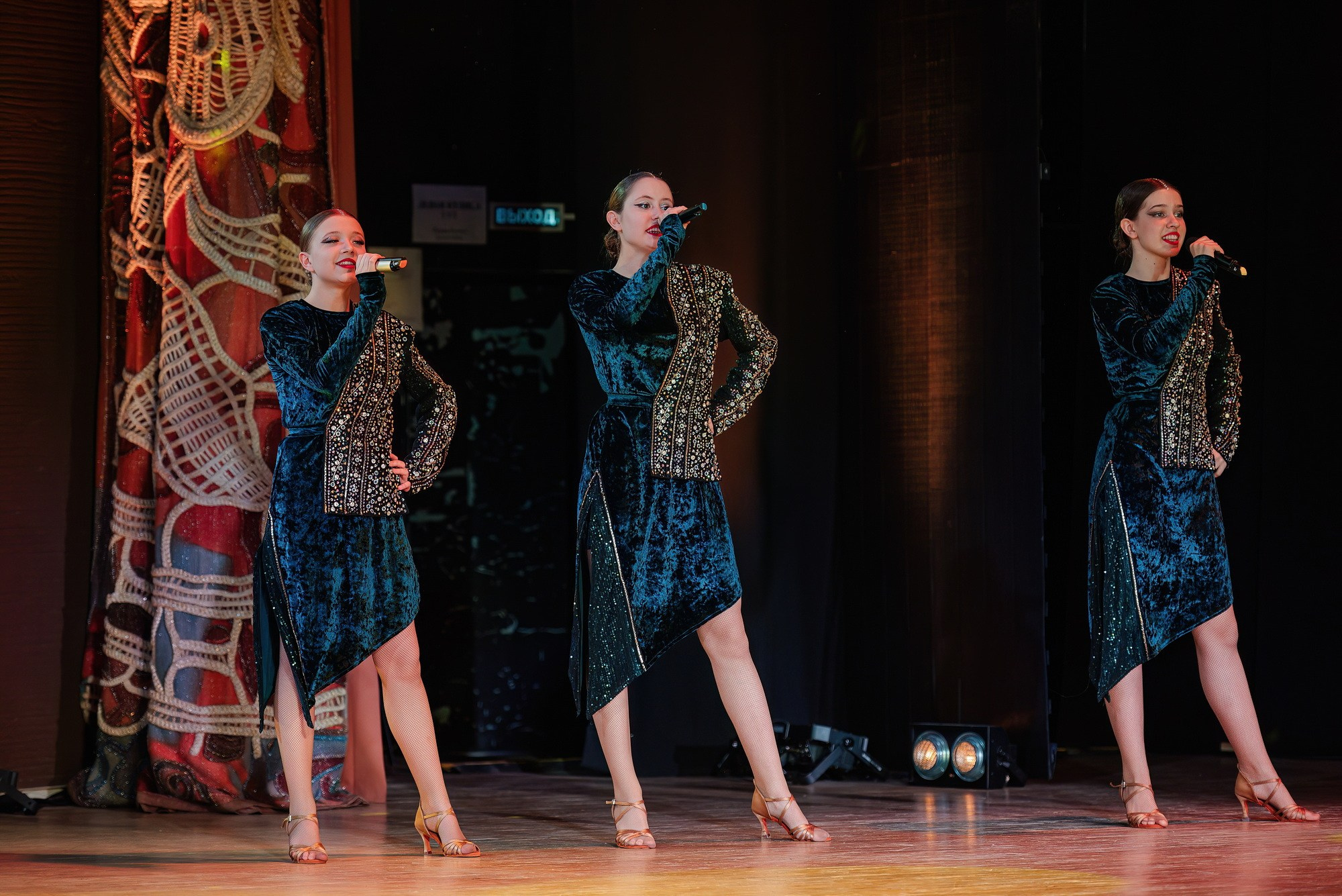 Отчетный концерт Образцового коллектива Алтая театра эстрадной песни «Созвездие». Свадебный и репортажный фотограф Никита Сницарев в Барнауле