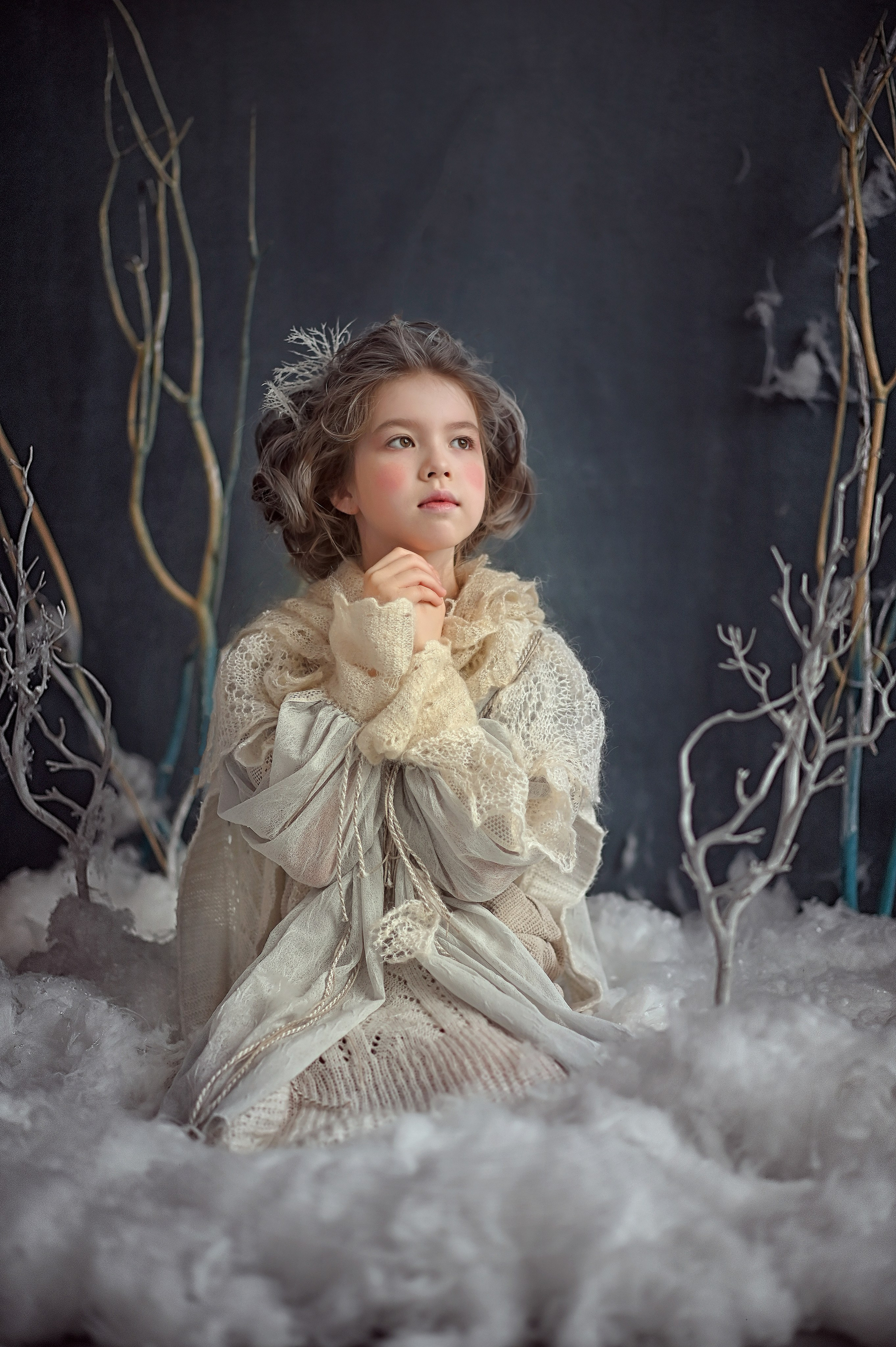 Дашуля в роли сказочной зимней героини. Фотографы крещения/венчания  Красноярск Татьяна и Вячеслав Переваловы