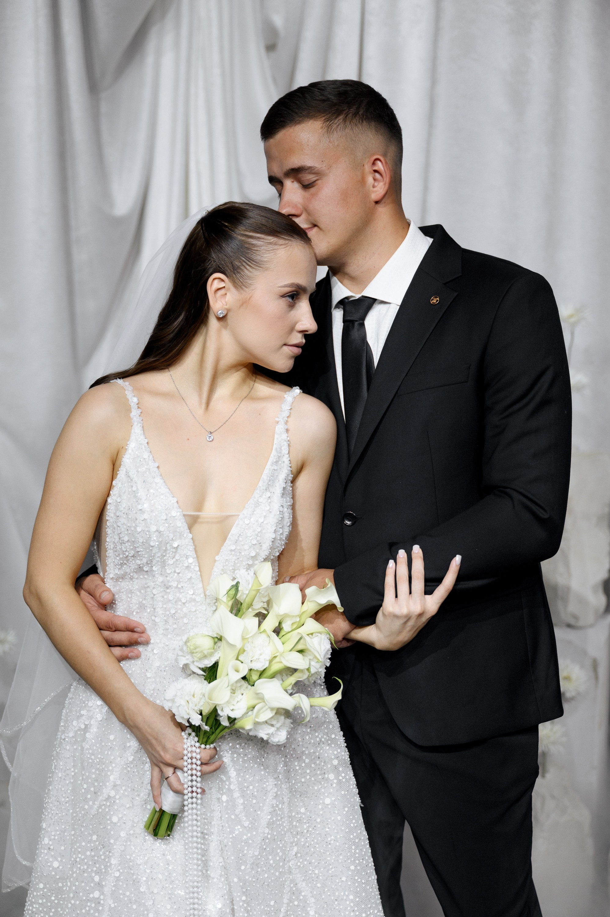 Антон и Виолета. Zhulanovilya