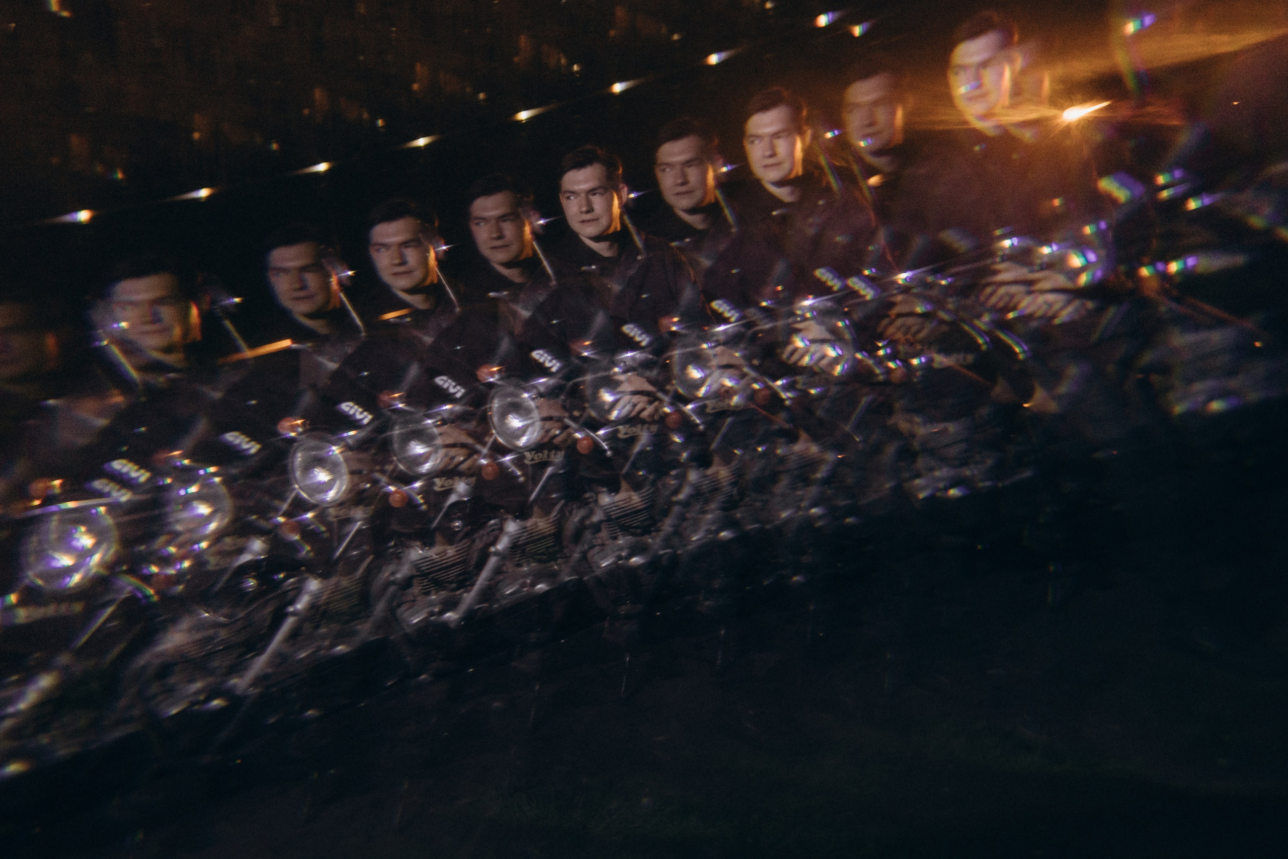 Ангелина и Даниил. Фото на мотоцикле. Фотограф Регина Крикунова г. Красноярск