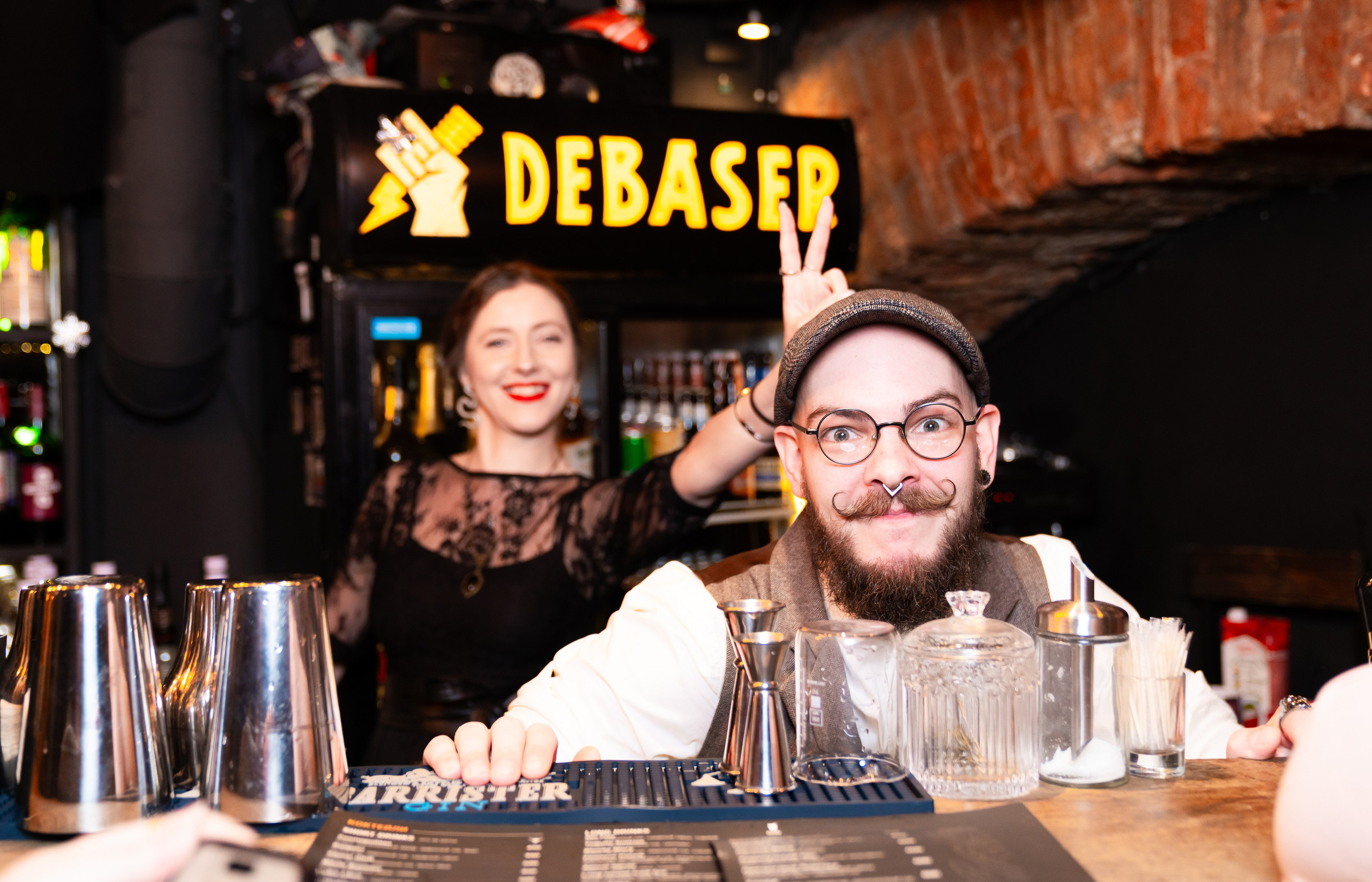 Новый год 2026. Новогодняя ночь 2026 в баре Дебошир (Debaser). Репортажный, street и urban фотограф в Санкт-Петербурге Мальцев Евгений