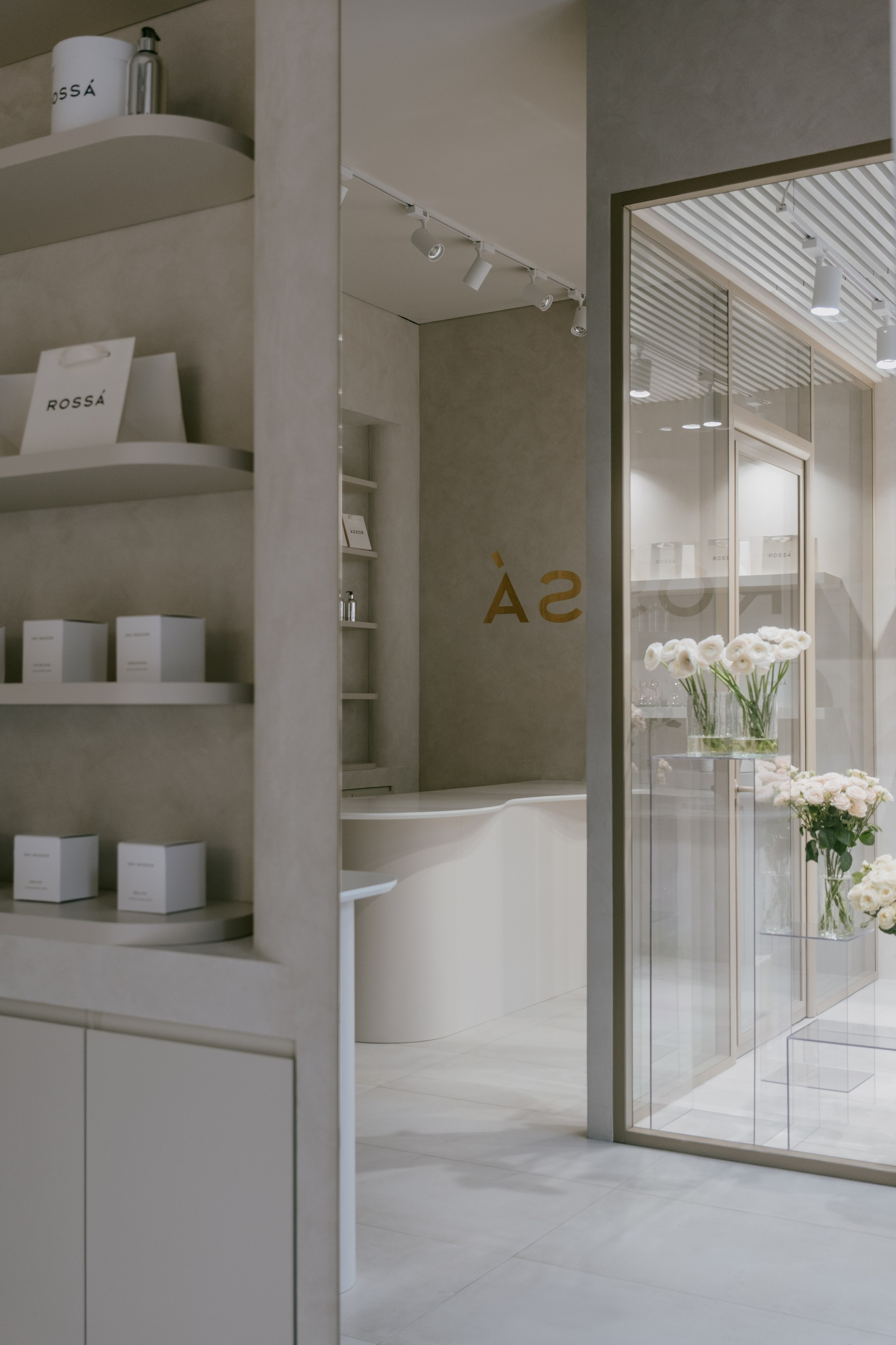 Rossa Store by Nachalo Design. Ekaterina Symidi. Interior Photographer