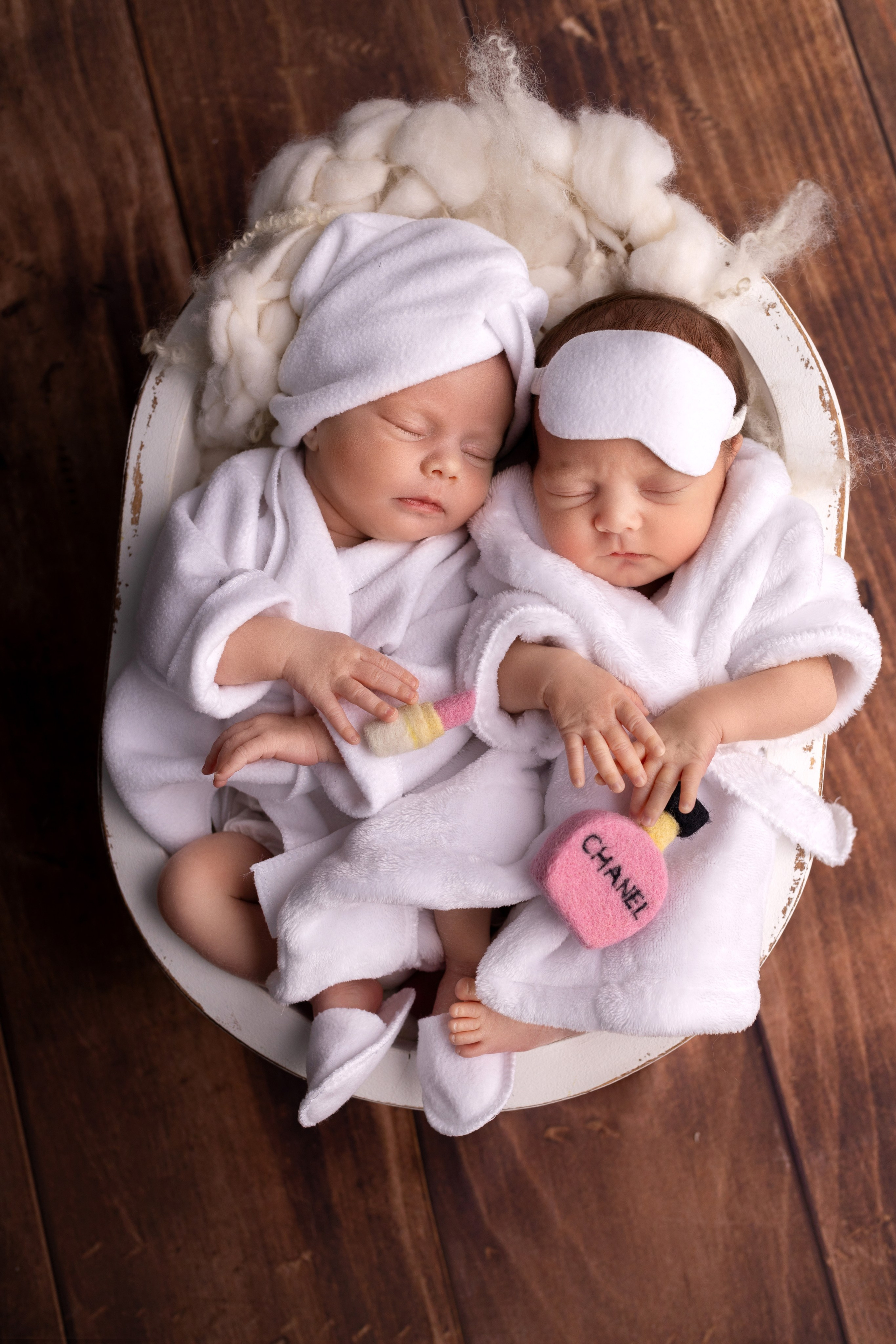 Фотосъемка двойни. Фотограф новорожденных малышей в Омске и Омской области Эльвира Камаева