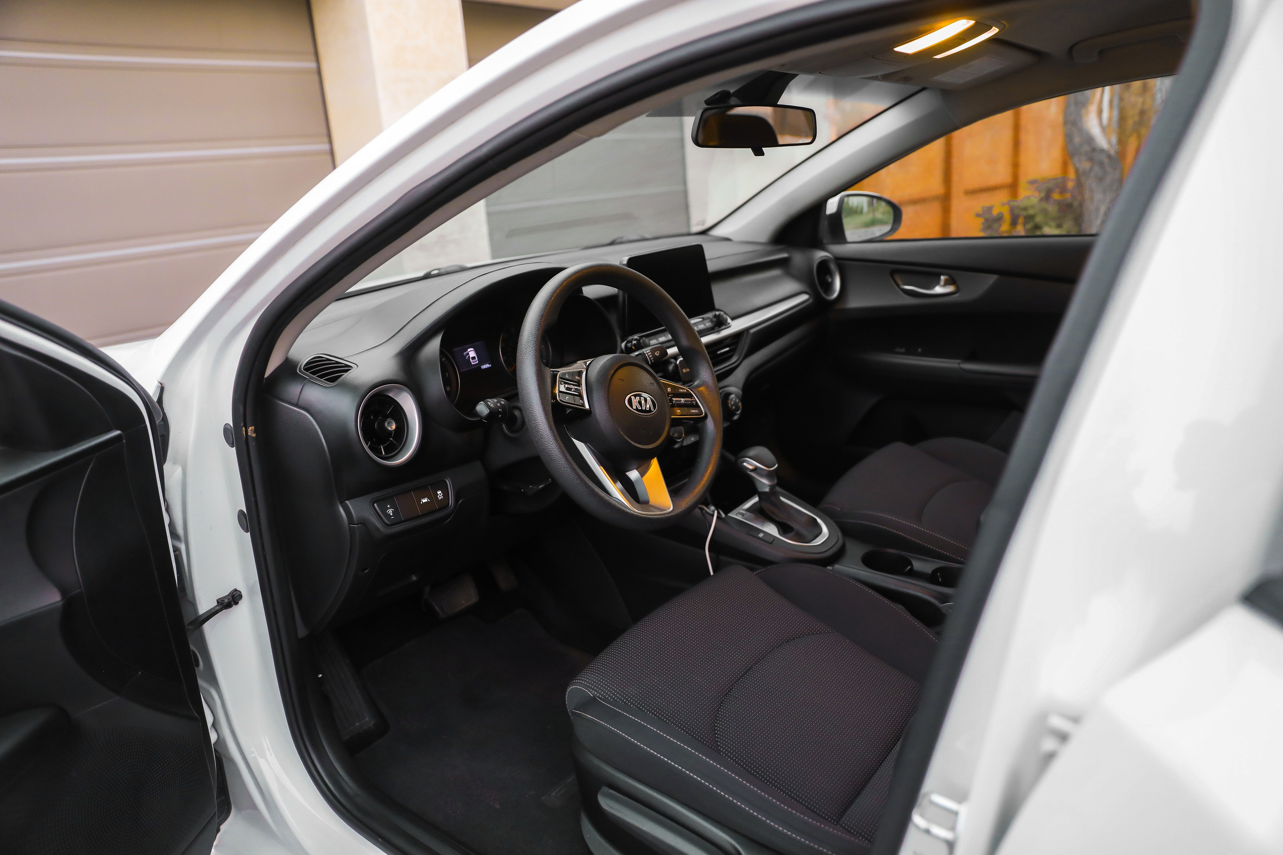 АВТО. Photographer Viktoriya Markushina «My world throug»