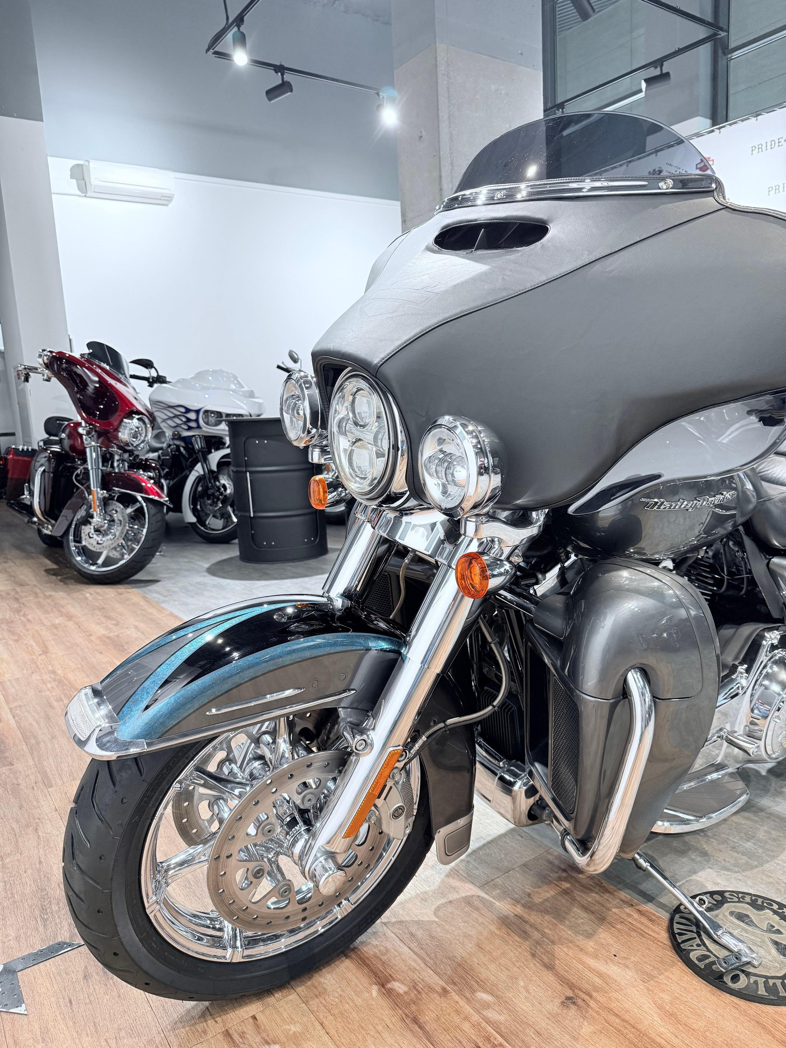 2015 CVO Limited (Carbon Charcoal). Hello Davidson, Москва. Только хорошие мотоциклы…