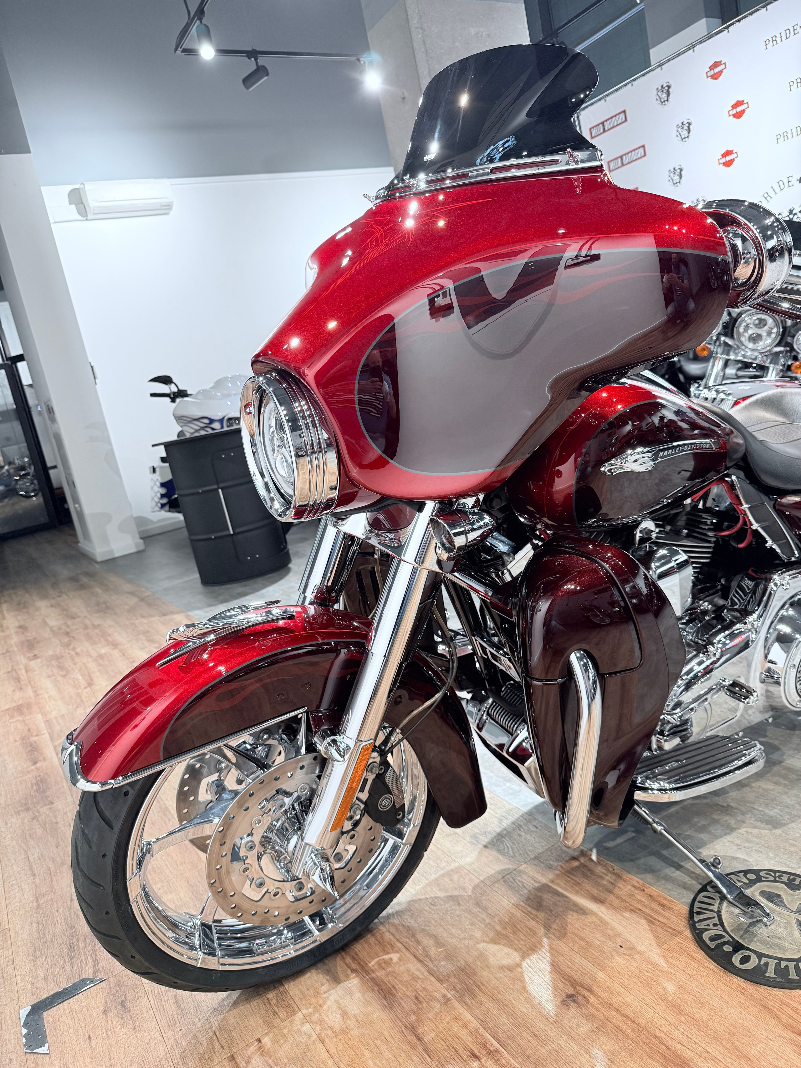 CVO Street Glide (Ruby Red). Hello Davidson, Москва. Только хорошие мотоциклы…