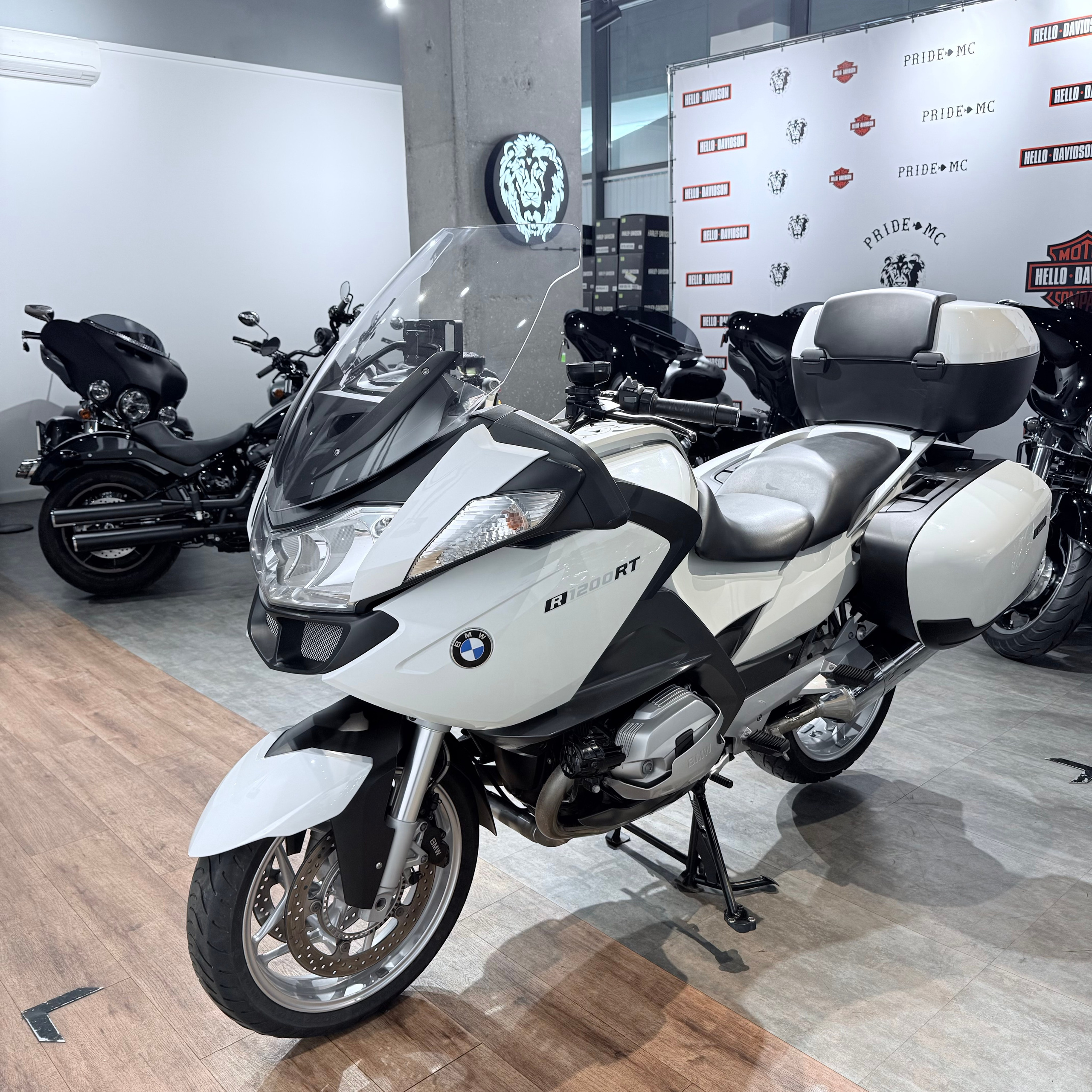 2011 ВМW R1200RТ Alpine White. Hello Davidson, Москва. Только хорошие мотоциклы…