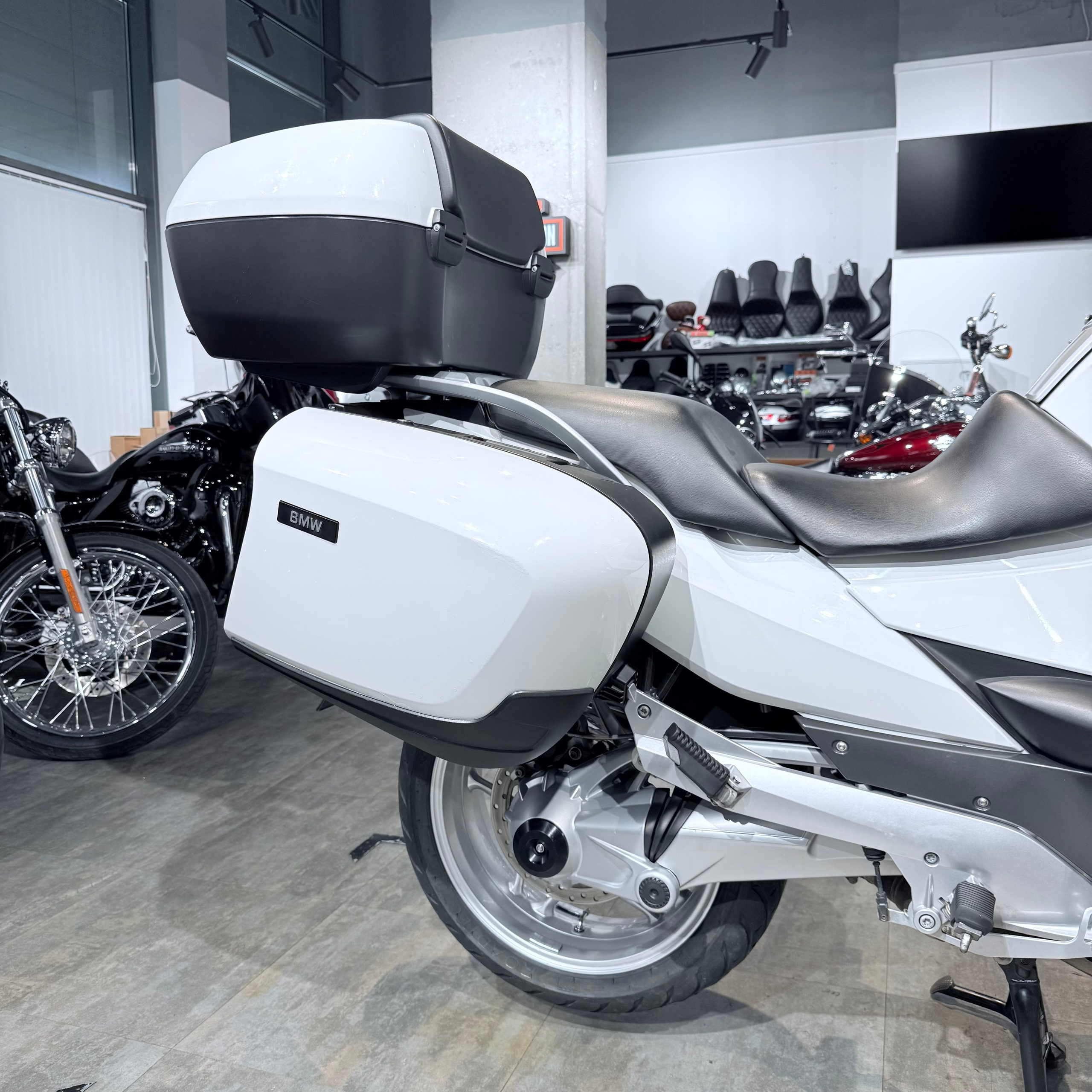 2011 ВМW R1200RТ Alpine White. Hello Davidson, Москва. Только хорошие мотоциклы…