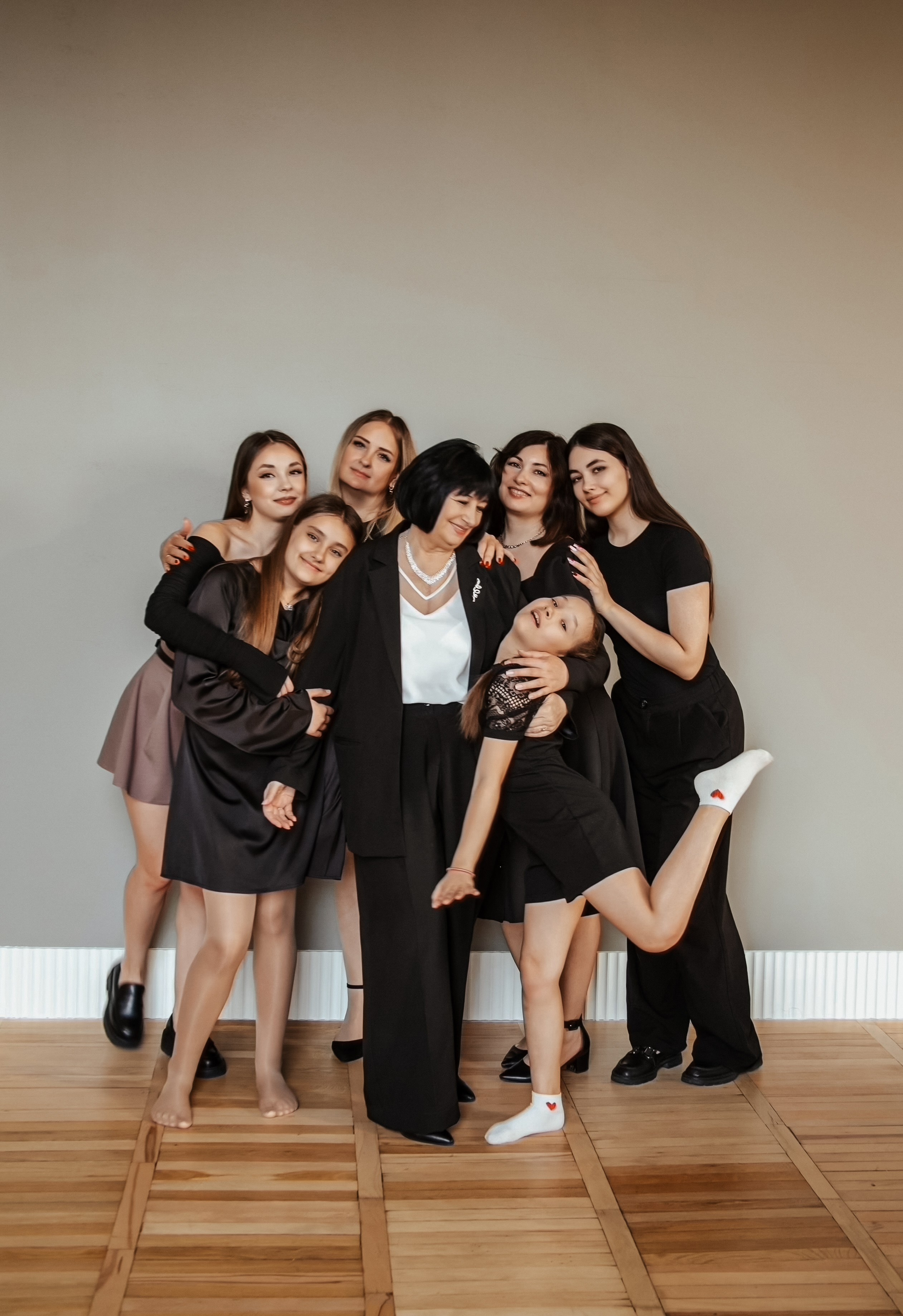 Женская линия семьи в четырёх поколениях. Фотостудия ПЕРФЕКТ. Мария Авджян Фотограф и видеограф Краснодар