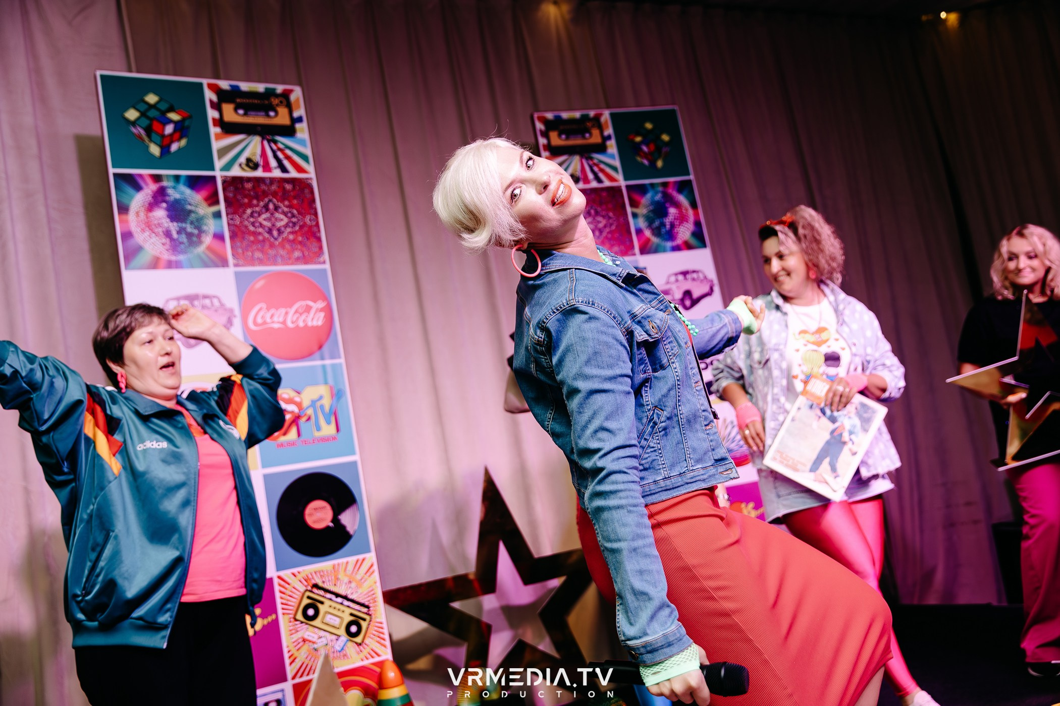 «Назад в 90-е!» в ресторане «Империя»