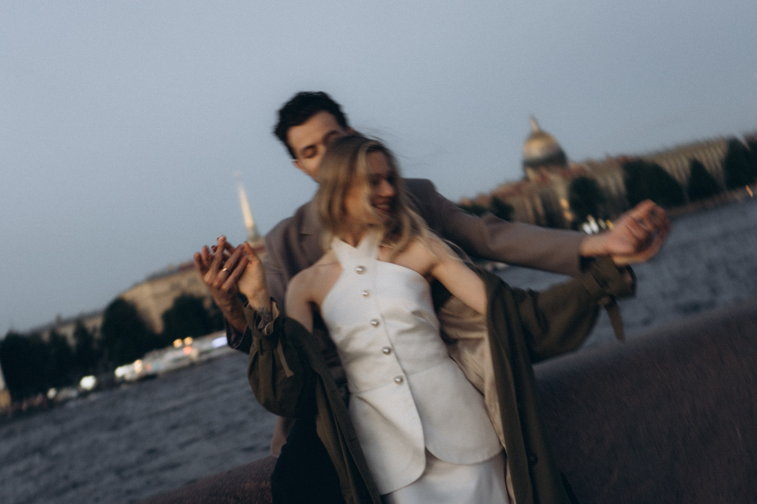 СВАДЕБНАЯ СЬЕМКА ПАРЫ НА РАССВЕТЕ В БЕЛЫЕ НОЧИ И ПРОГУЛКА С РАЗВОДНЫМИ МОСТАМИ И ПИКНИК ВОЗЛЕ ИСАКИЕВСКОГО СОБОРА. Профессиональный фотограф, Санкт-Петербург — Виктория Богомолова