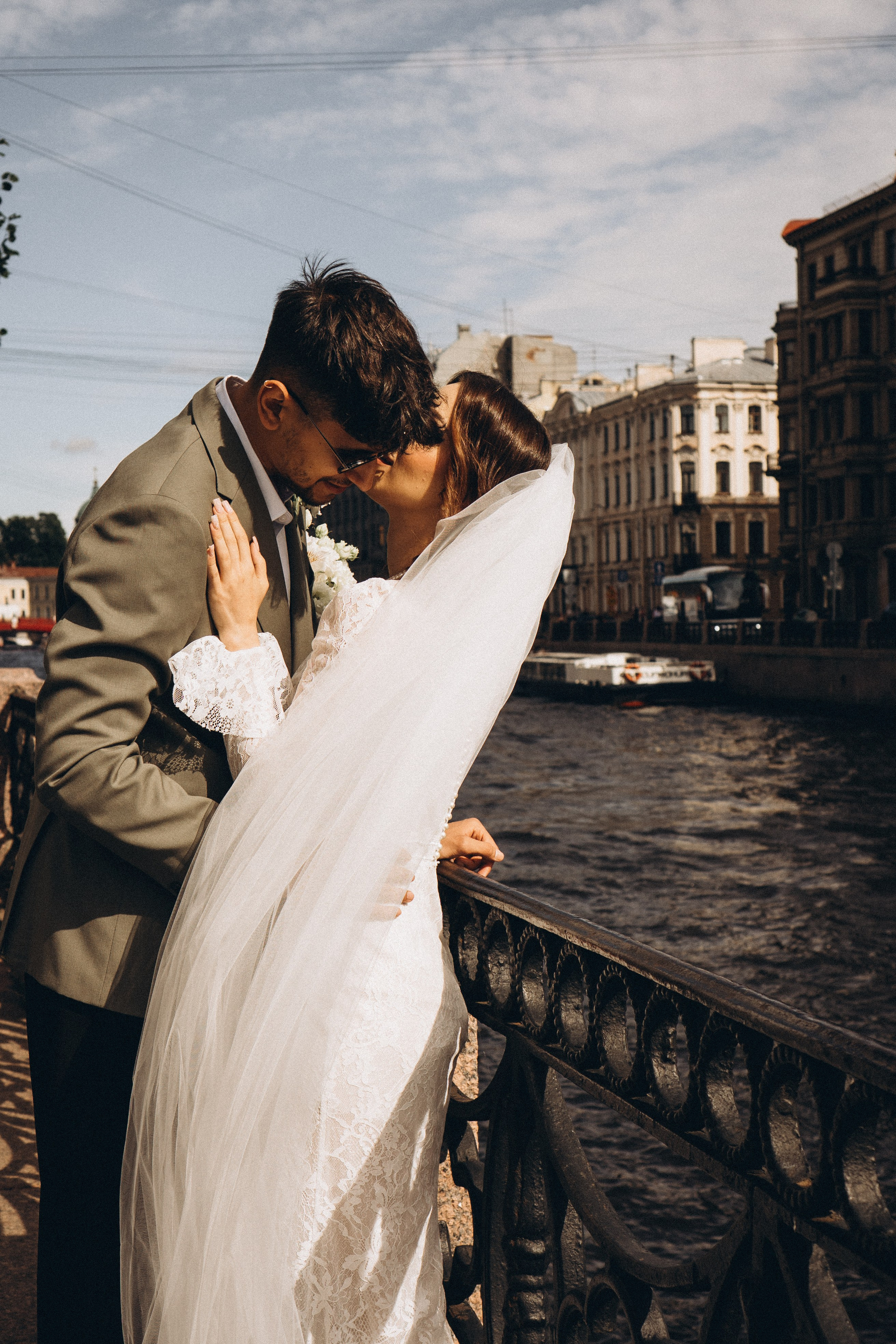 СВАДЕБНАЯ ПРОГУЛКА ВОЗЕ ИСАИКЕВСКОГО СОБОРА АСТОРИИ И ЗАКОНОДАЛЕТНОГО СОБРАНИЯ. Профессиональный фотограф, Санкт-Петербург — Виктория Богомолова