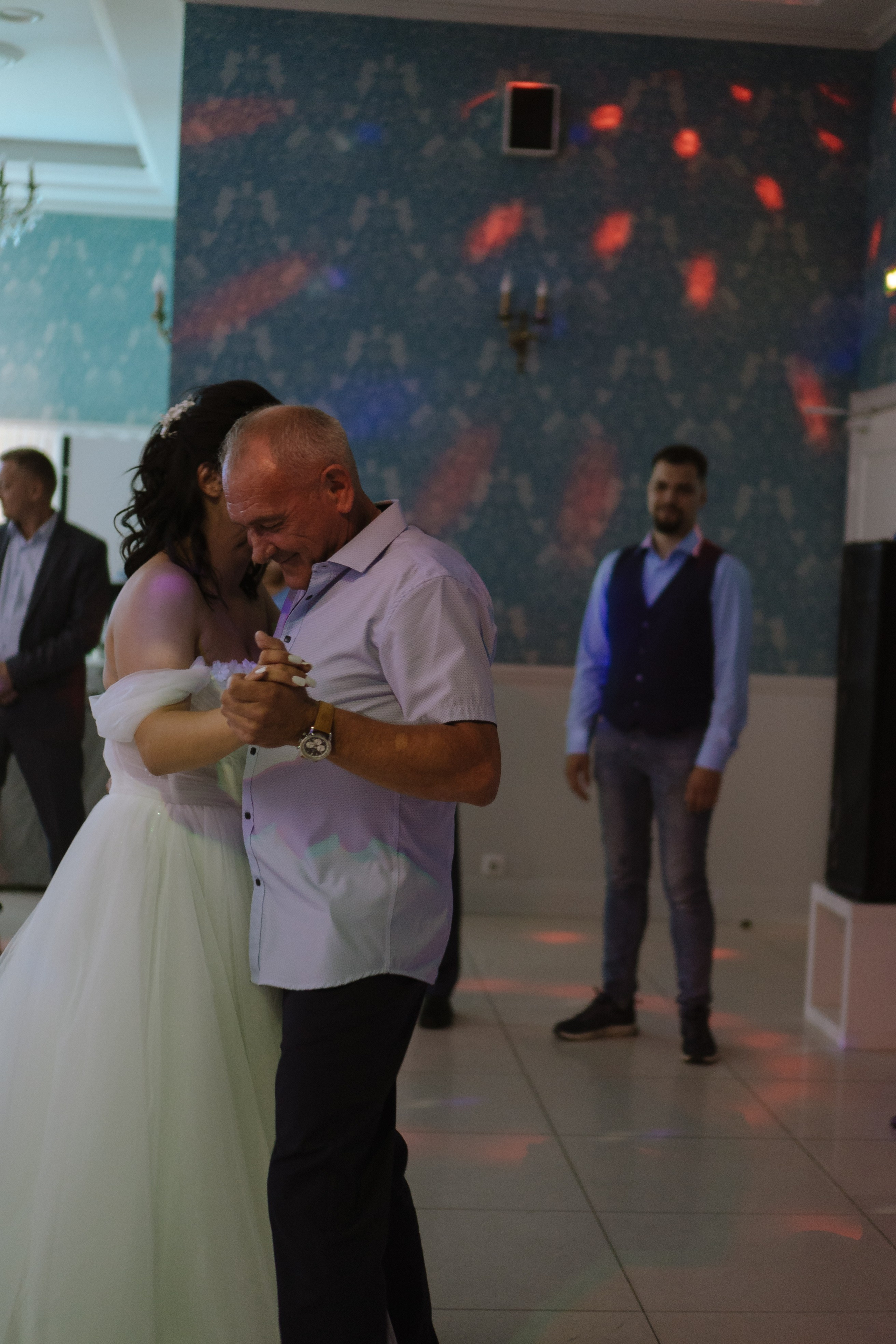 ТАНЕЦ ОТЦА И ДОЧЕРИ НА БАНКЕТЕ (СВАДЕБНАЯ ФОТОСЕСИИЯ БАНКЕТА). Профессиональный фотограф, Санкт-Петербург — Виктория Богомолова